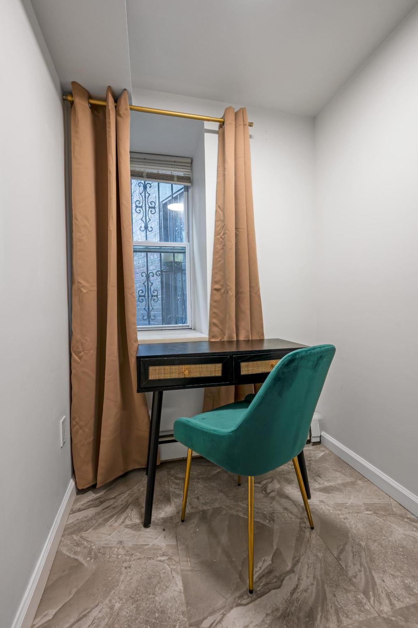 Upper East Side Luxury 3br 2b 1700 Square Feet New York