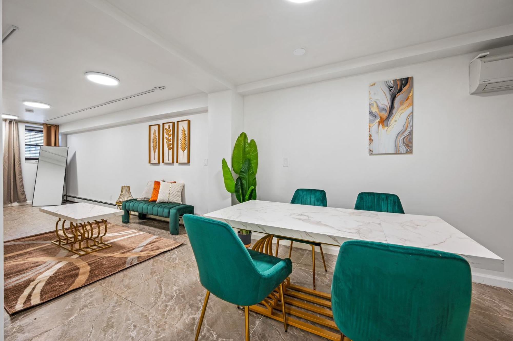 Upper East Side Luxury 3br 2b 1700 Square Feet Hotel 4*