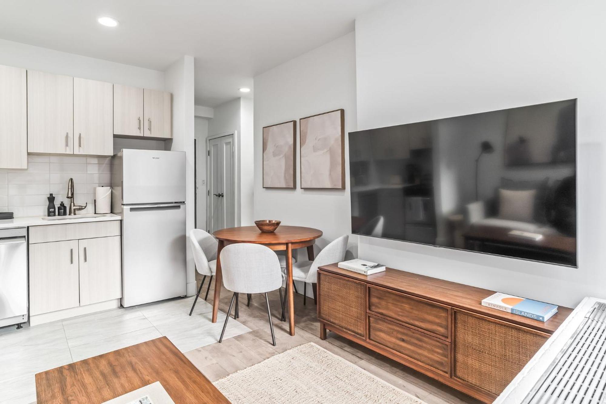 Sleek 2 Bed 1 Bath By Chrysler Building & Bustling Murray Hill Appartement *