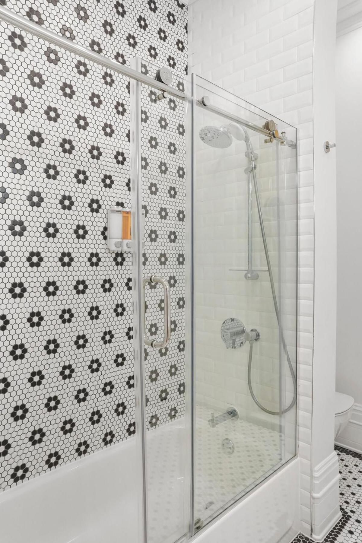 Swj544fh Huge 6br 4ba Backyard Access Apartment *