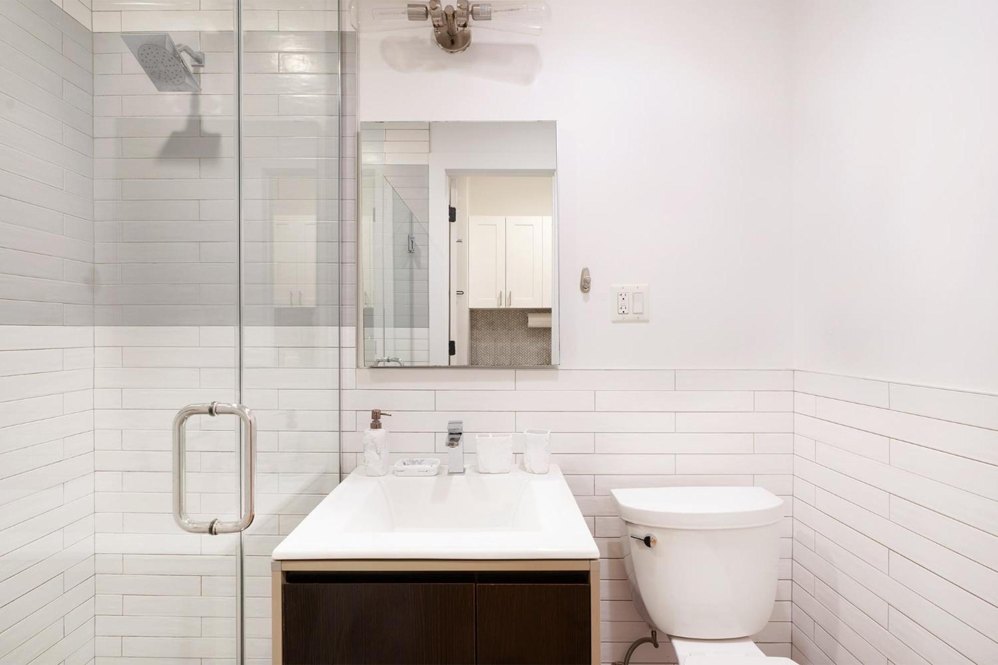 Apartment 1290-13 Newly Renovated 2 Bedrooms In Ues *