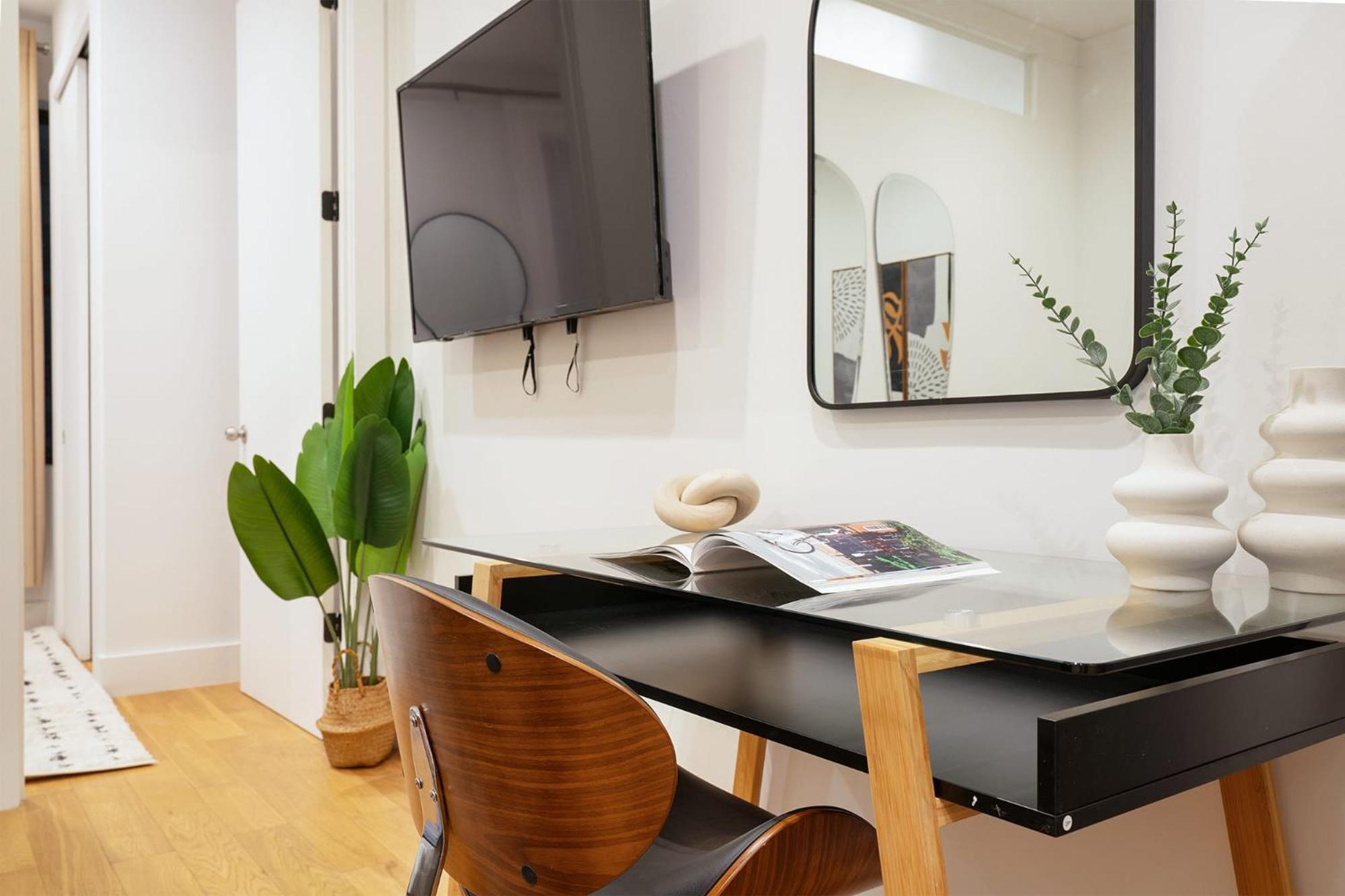 1290-13 Newly Renovated 2 Bedrooms In Ues Apartment