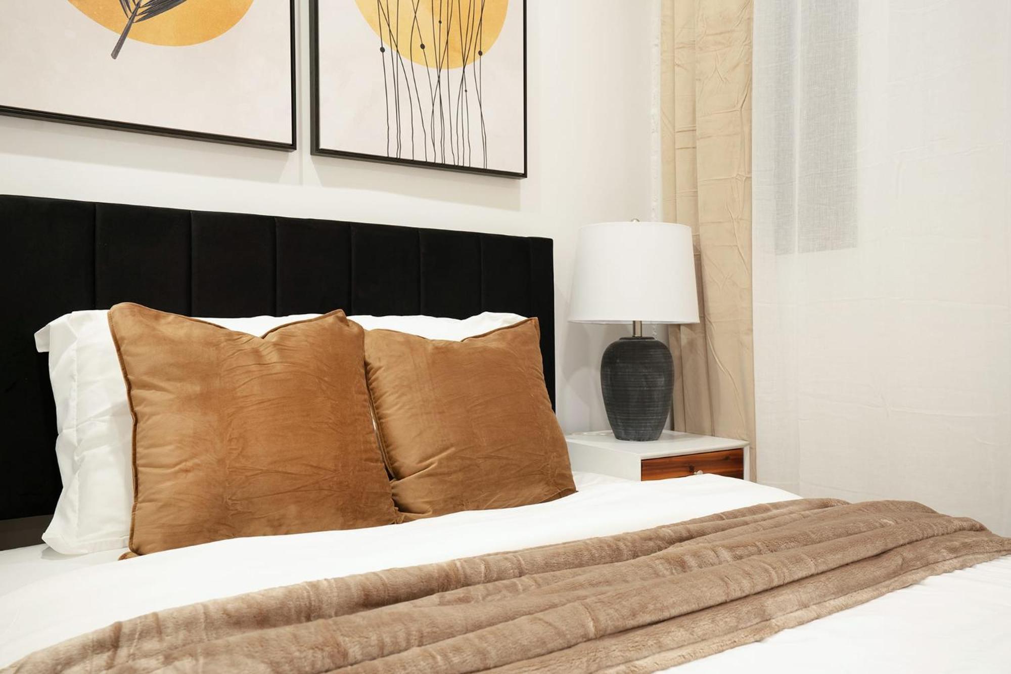 1290-13 Newly Renovated 2 Bedrooms In Ues Apartment *