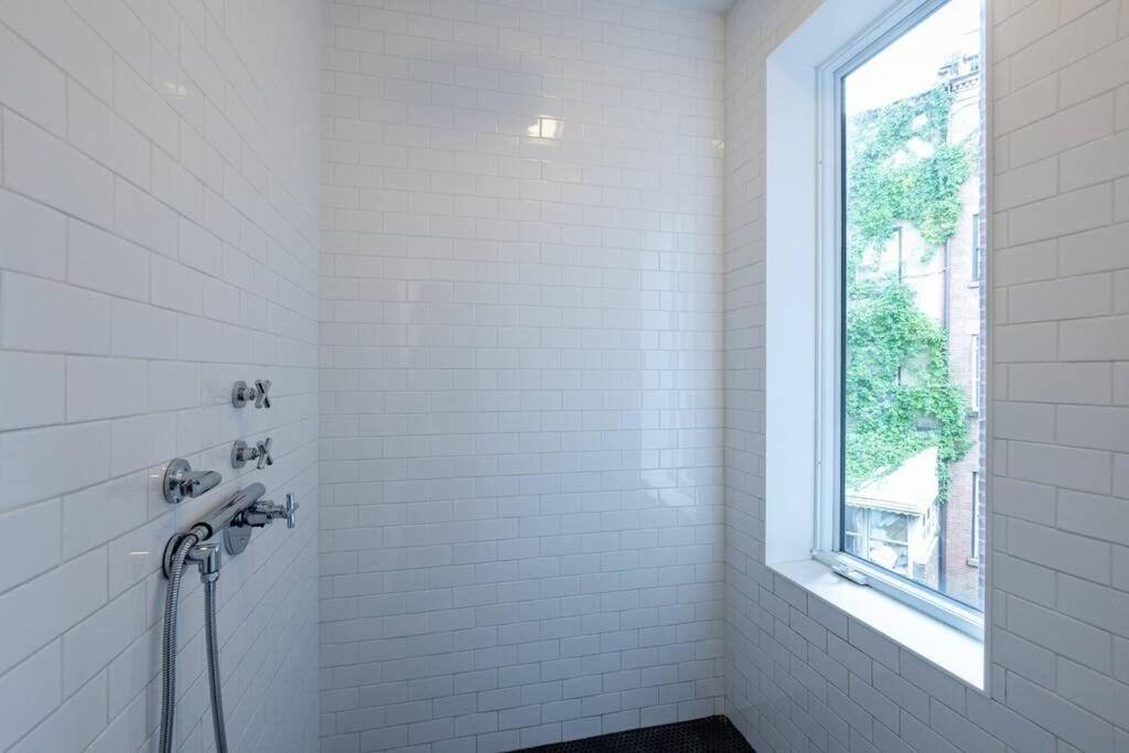 10-3 Designer East Village 3br Triplex Townhouse Appartement