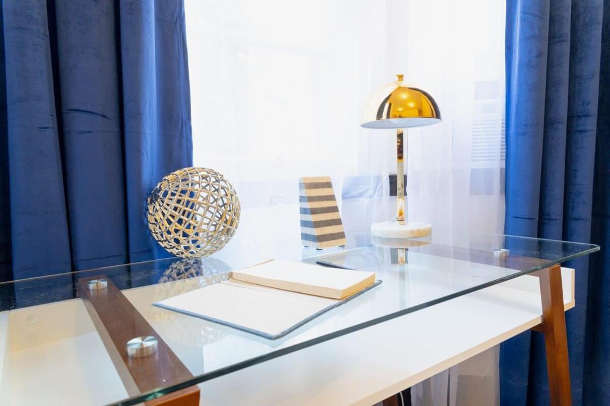 E10-1 Designer East Village Townhouse 1br Apartment New York