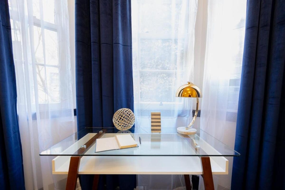 E10-1 Designer East Village Townhouse 1br * New York