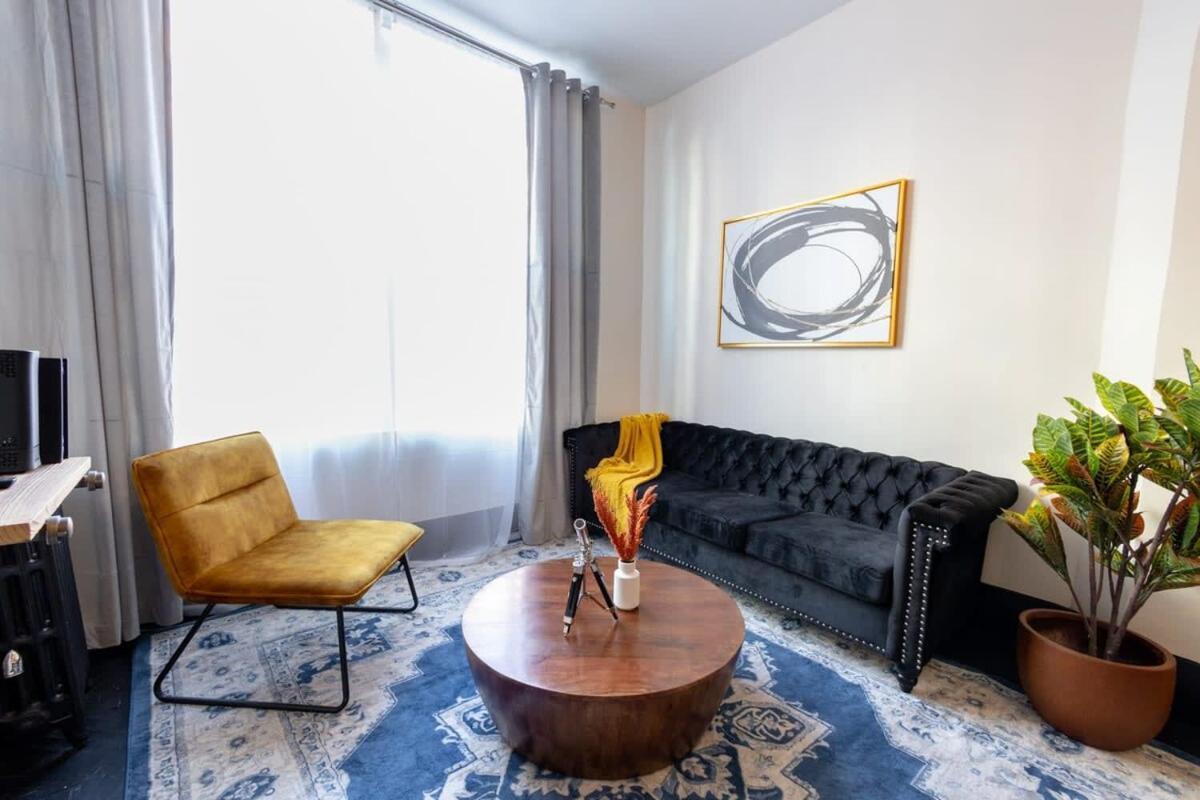 E10-1 Designer East Village Townhouse 1br New York