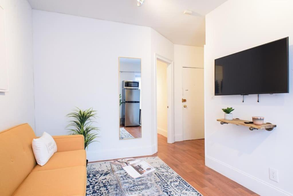 69-5d Winter Getaway Stylish Lower East Side 1br * New York
