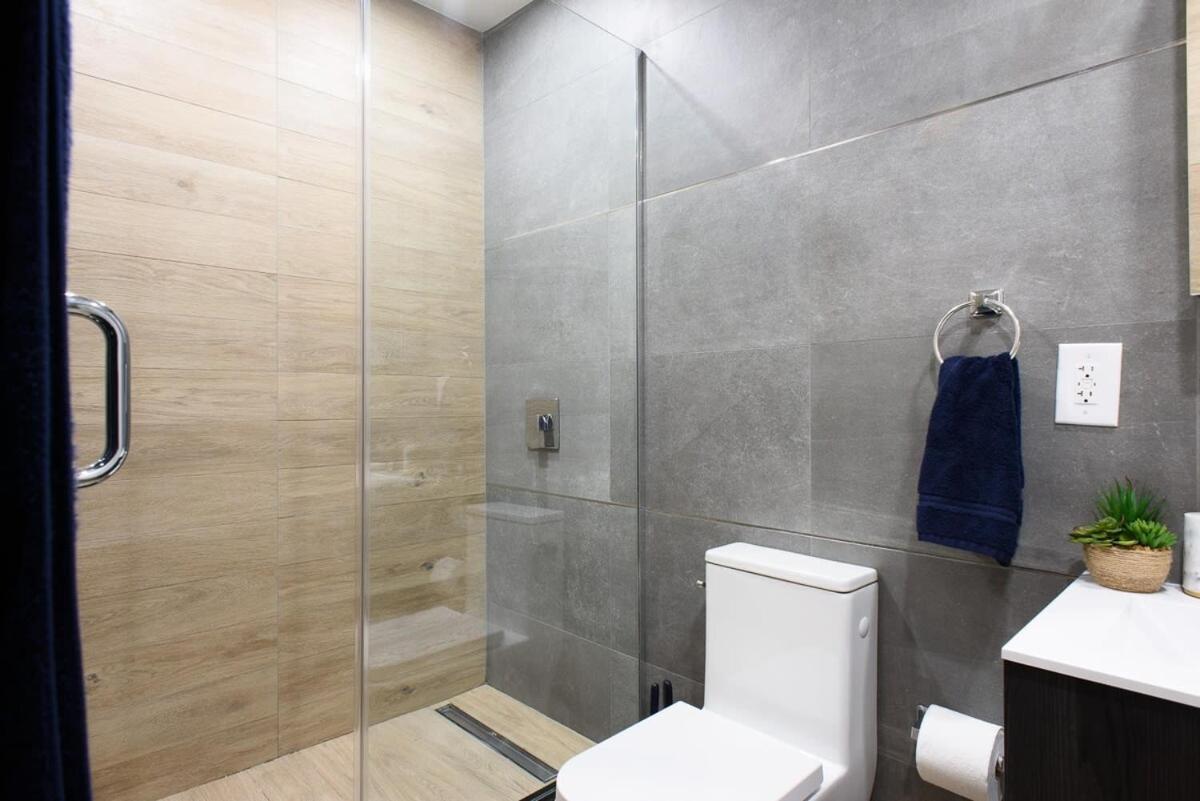 1597-12 New Prime Ues Wd In Unit