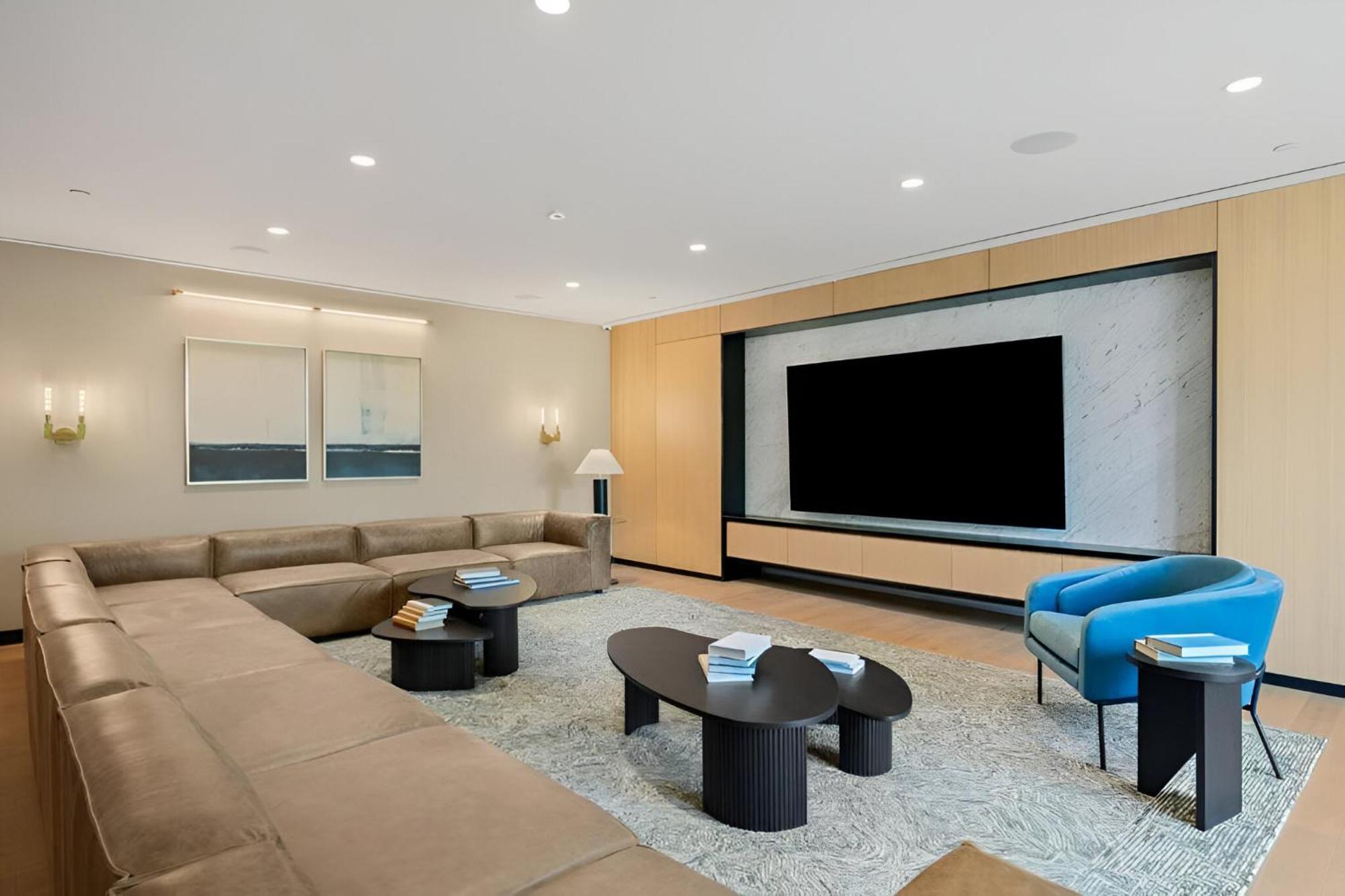 Luxury Meets Comfort Upscale In Brooklyn Appartement *