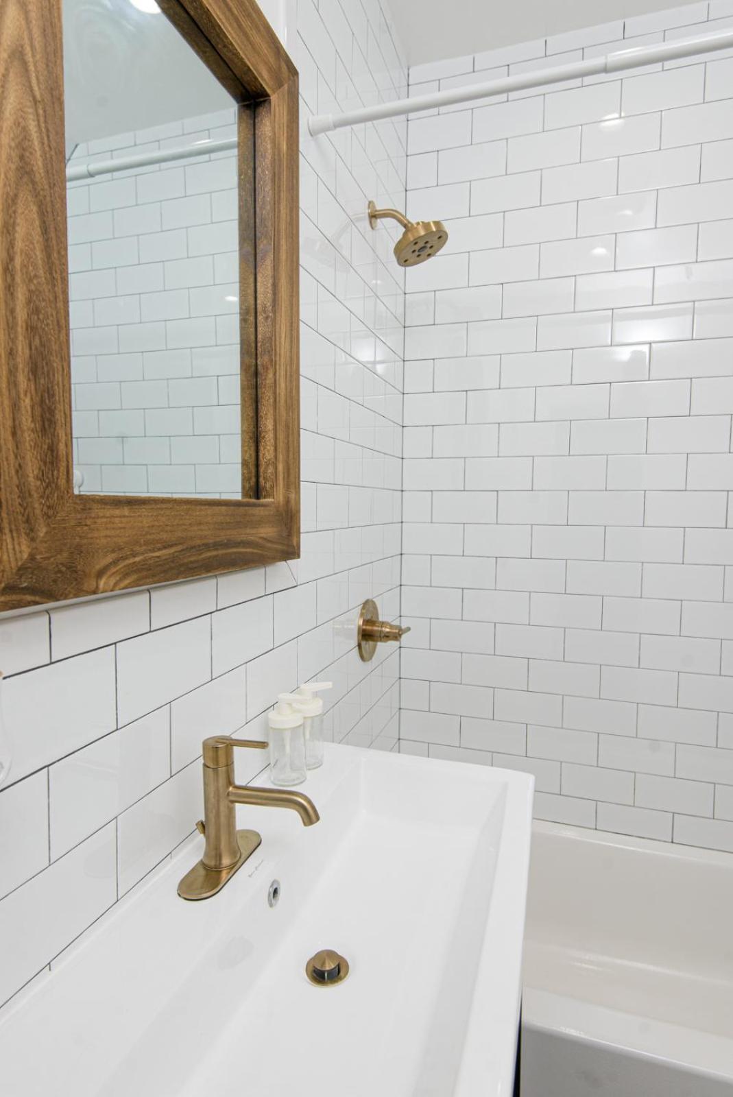 Bright & Spacious 3-bedroom In Vibrant Bushwick! Apartment *