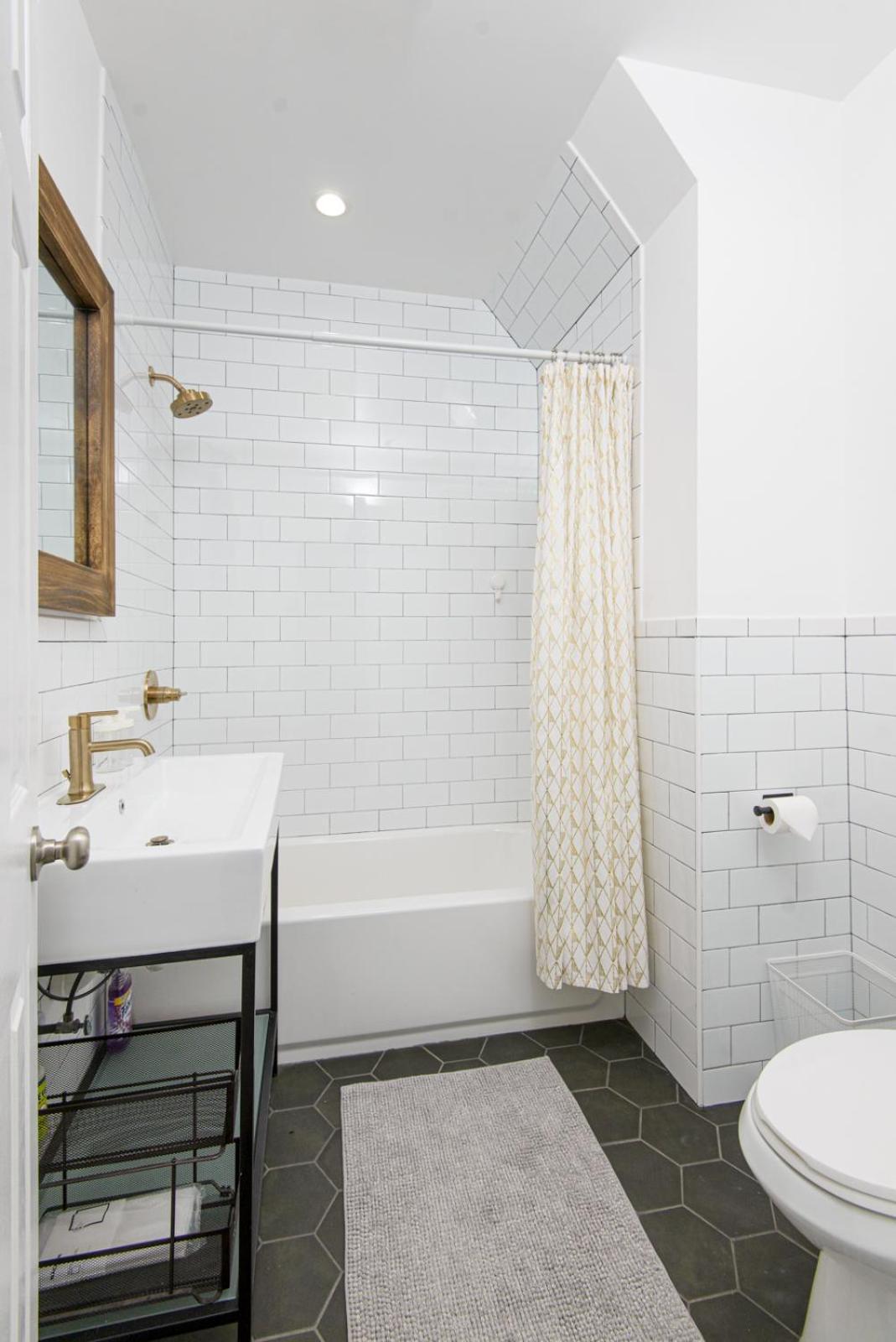 Apartment Bright & Spacious 3-bedroom In Vibrant Bushwick!