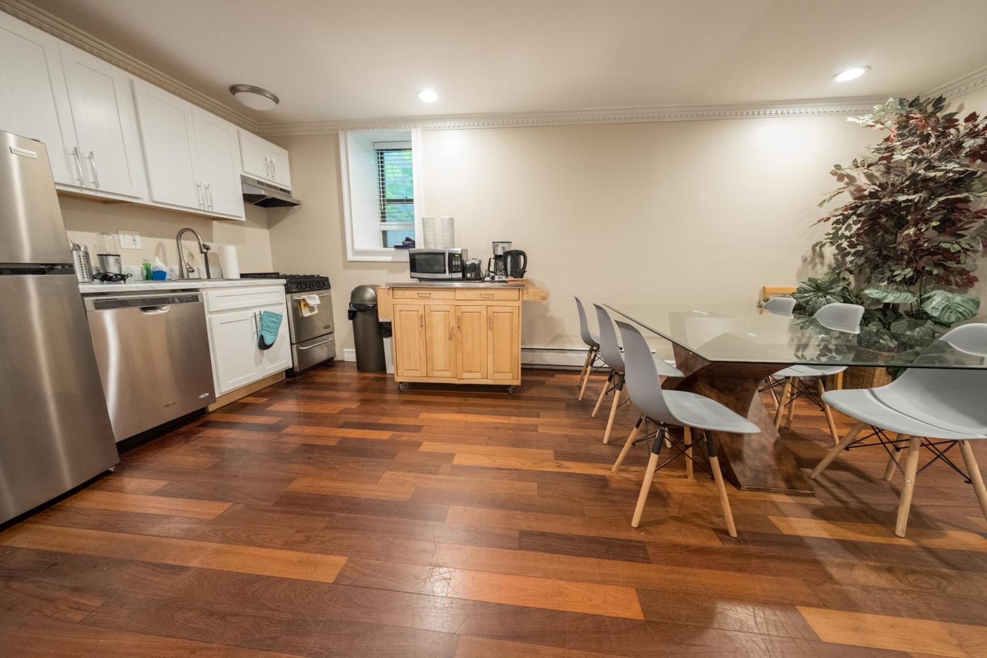 Spacious 4br 2ba With Private Outdoor Space Uws Appartement
