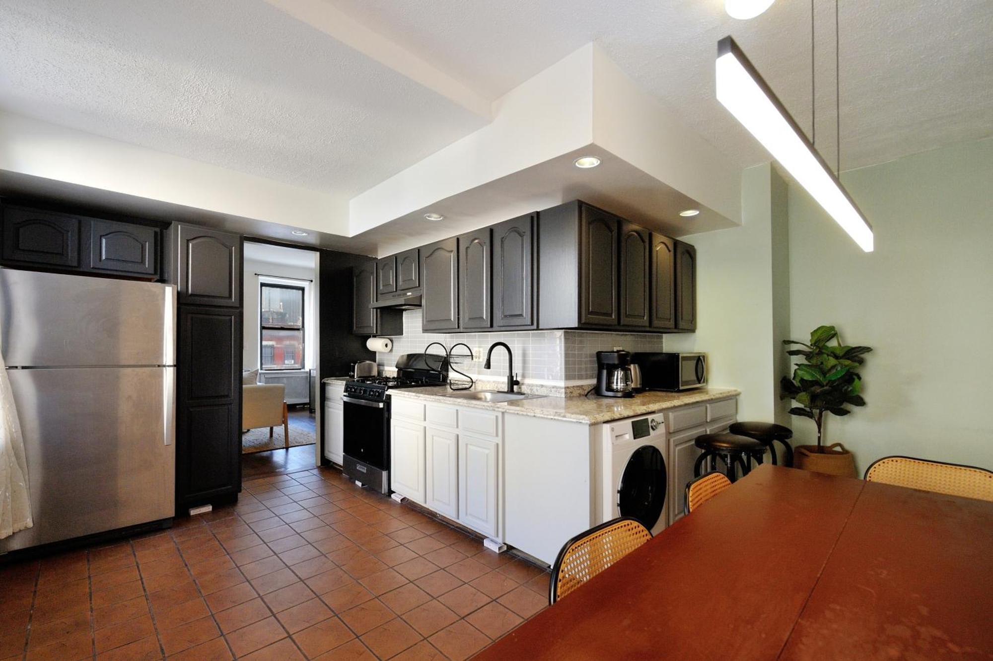 5 Bedroom 2 Bath Full Floor Midtown New York