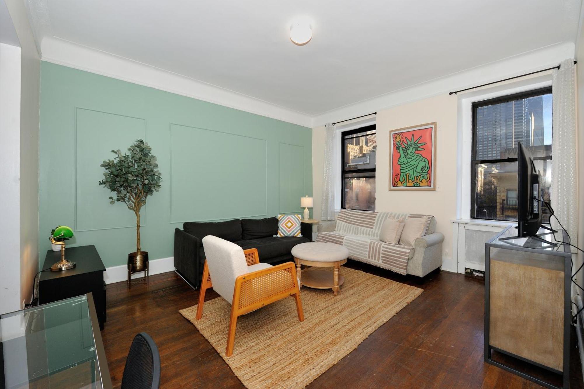 Apartment 5 Bedroom 2 Bath Full Floor Midtown