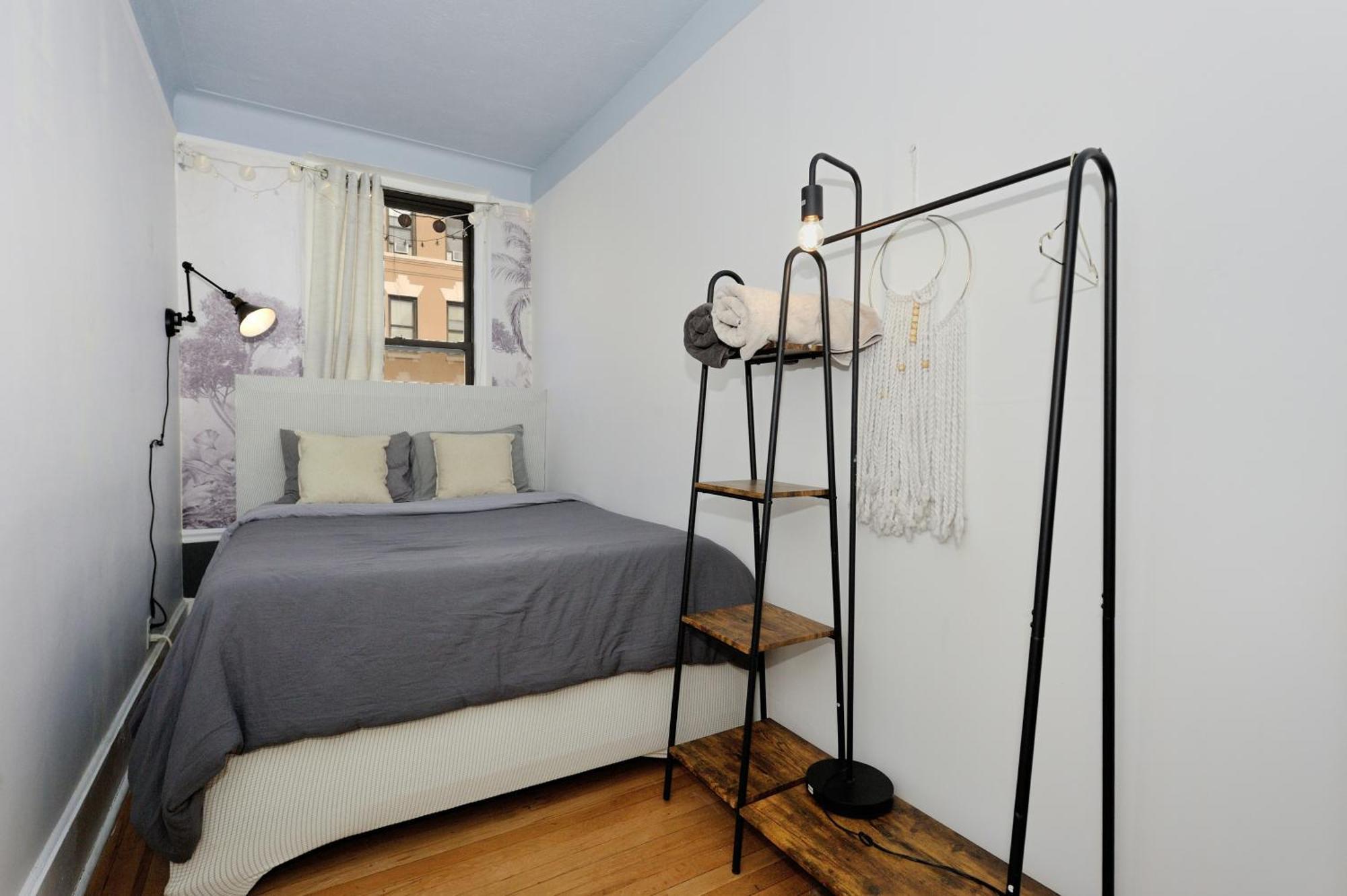 Apartment 5 Bedroom 2 Bath Full Floor Midtown