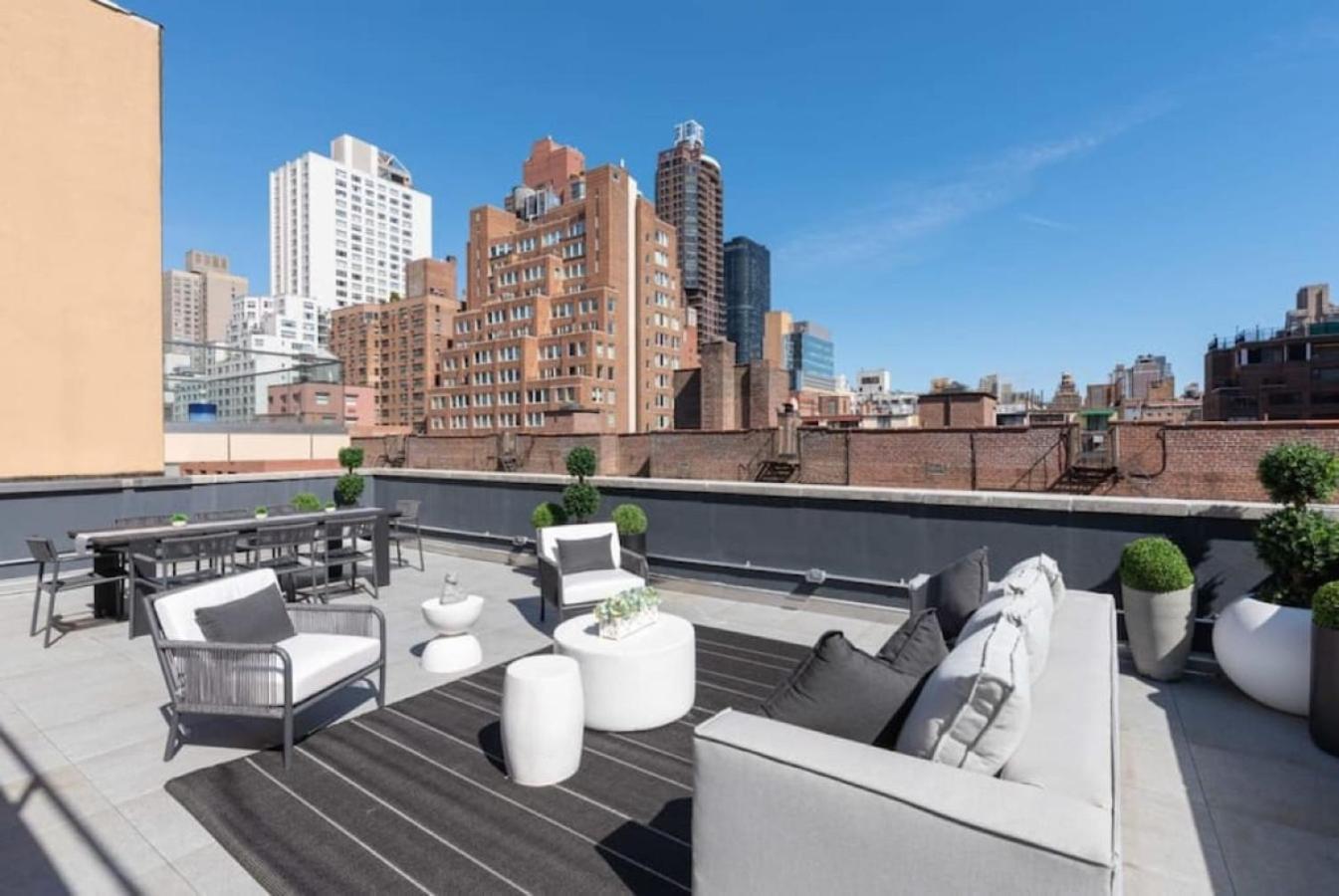 3br Penthouse With Massive Private Rooftop Apartment *