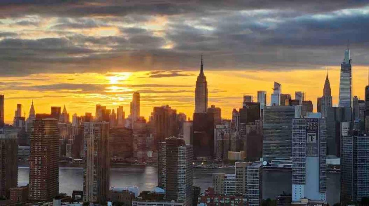 5 Mins To Midtown New Luxury Corner 2b2b With Amazing View *