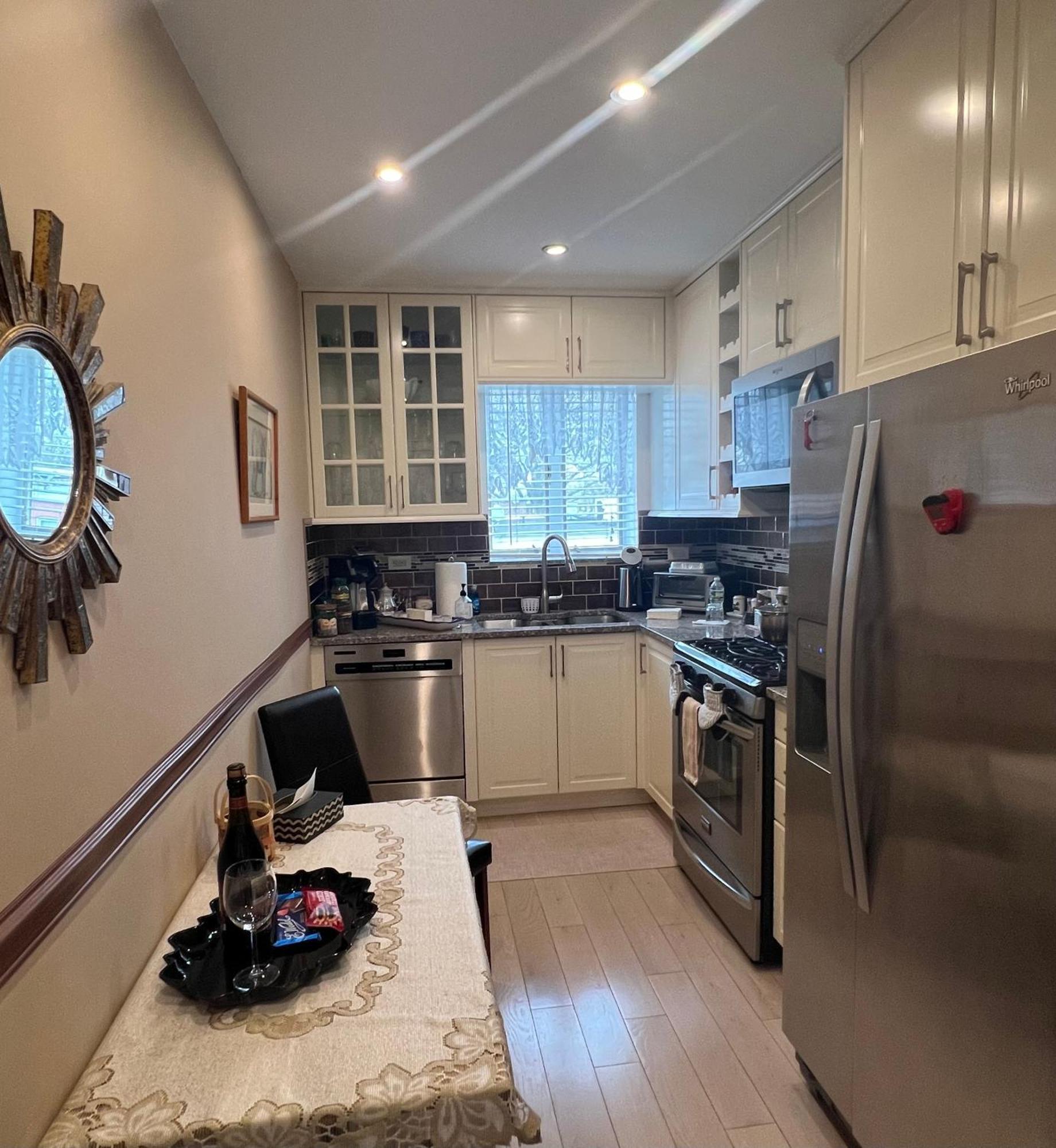 Homestay Comfort In Brooklyn - Shared With A Host House Spaces *