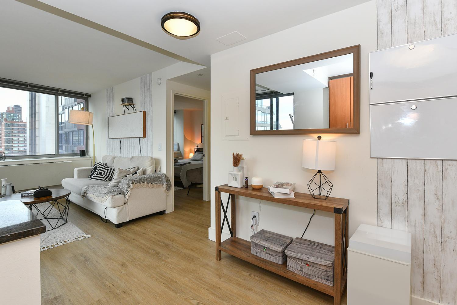 Modern Times Square 1 Bedroom Retreat Apartment *