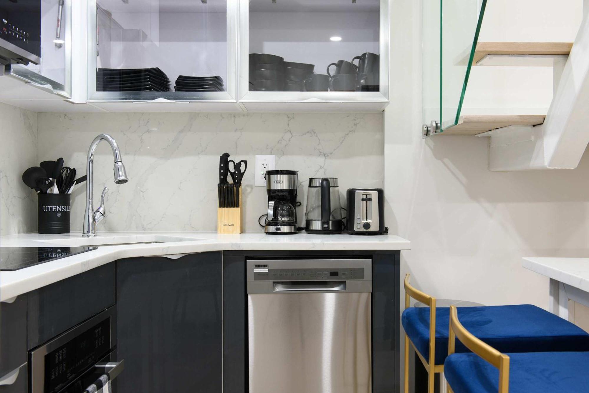 75-4a Brand New 3br Prime Ues W D In Unit