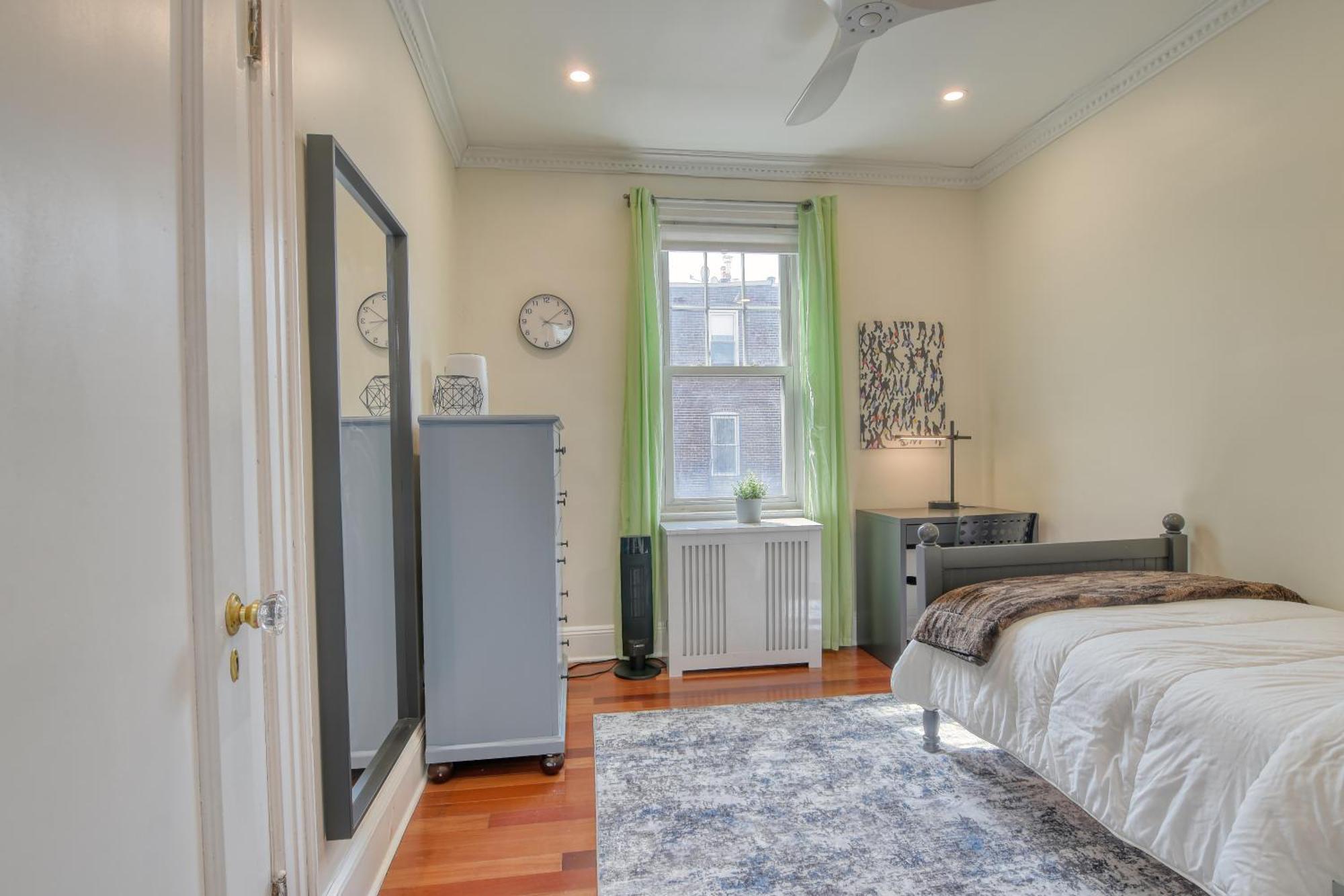 Prime Location, King Beds, Outdoor Space, Bbq Grill, Free Parking, Wifi, Luxe Hébergement de vacances