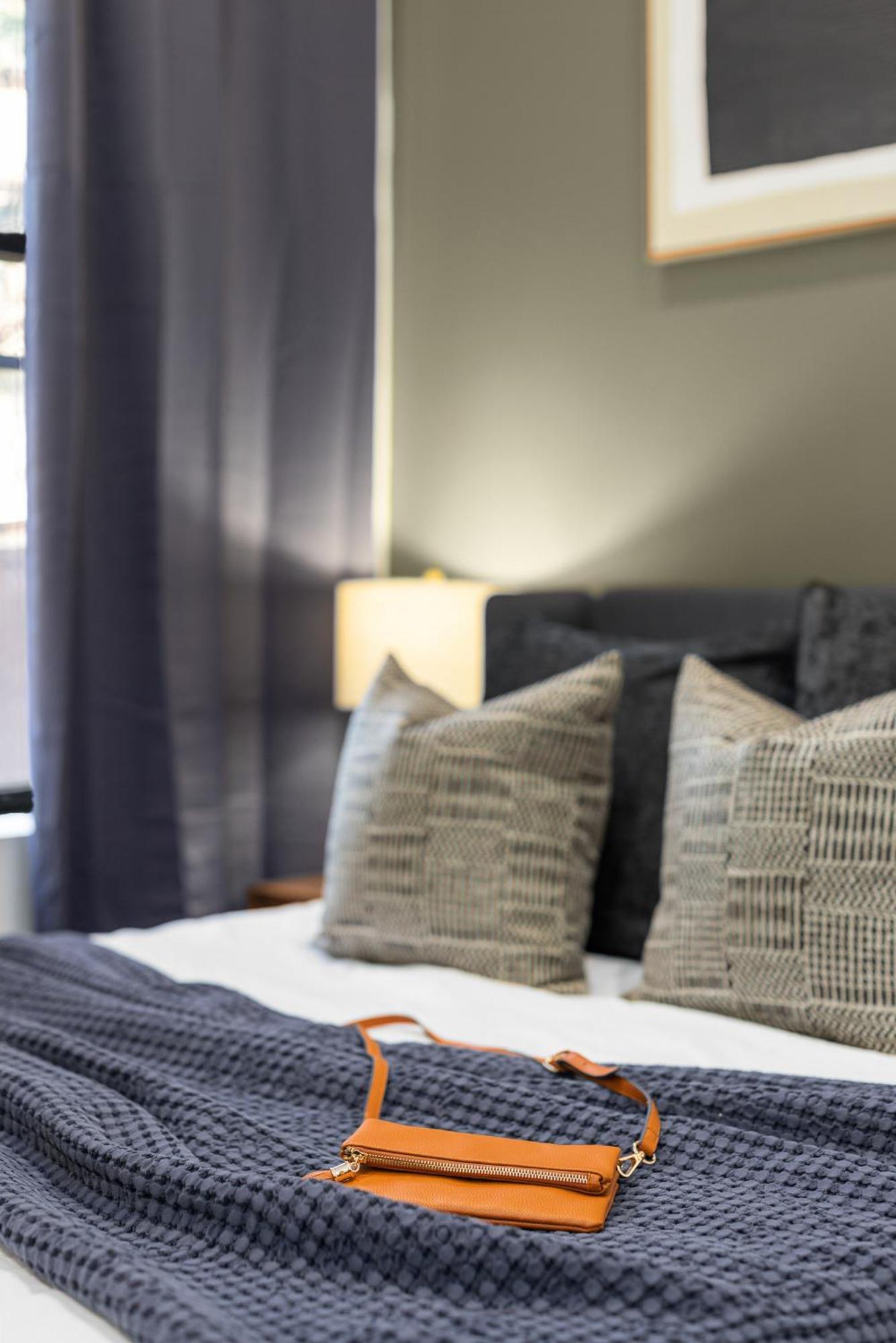 Stylish 3br Designer In Harlem! Apartment New York