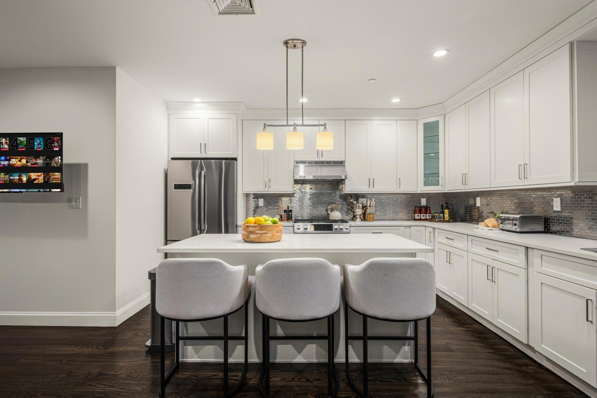 Stylish 3br Designer In Harlem!