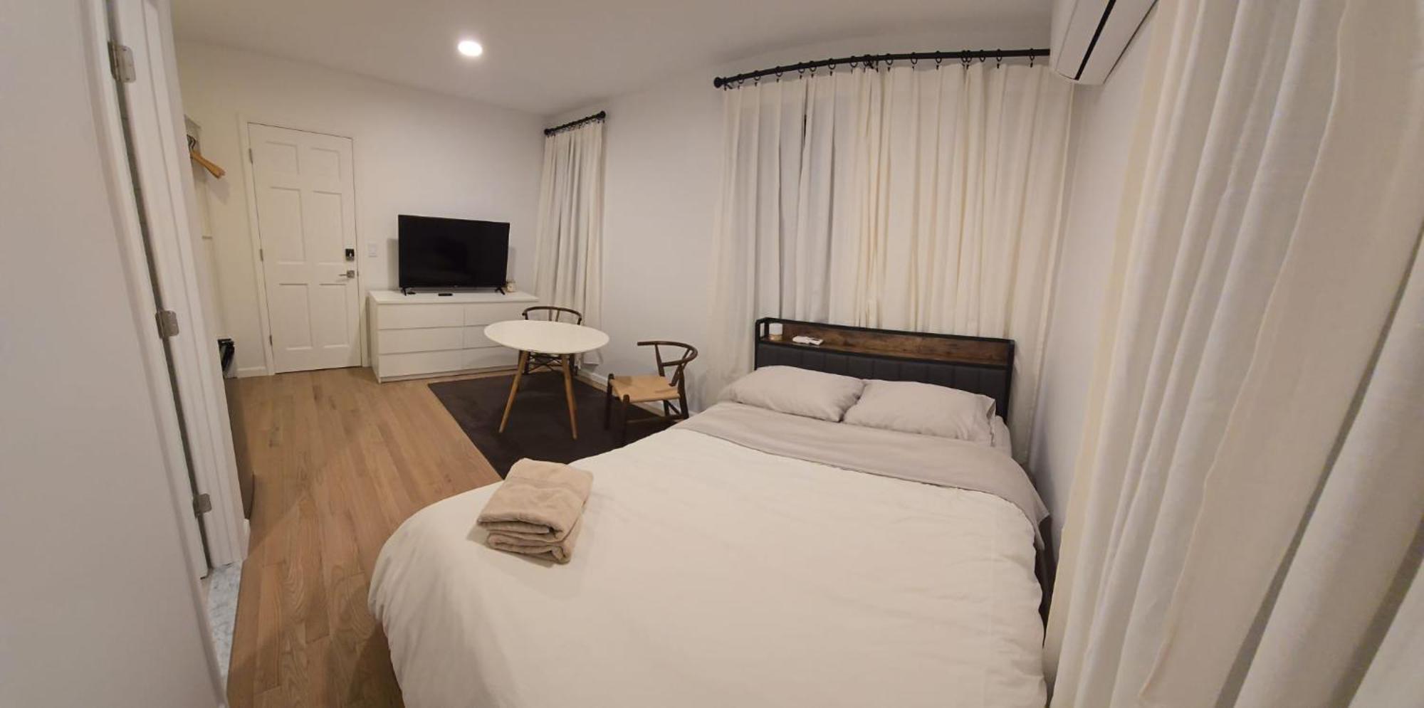 Guest house Astoria, Steps Away From Manhattan New York