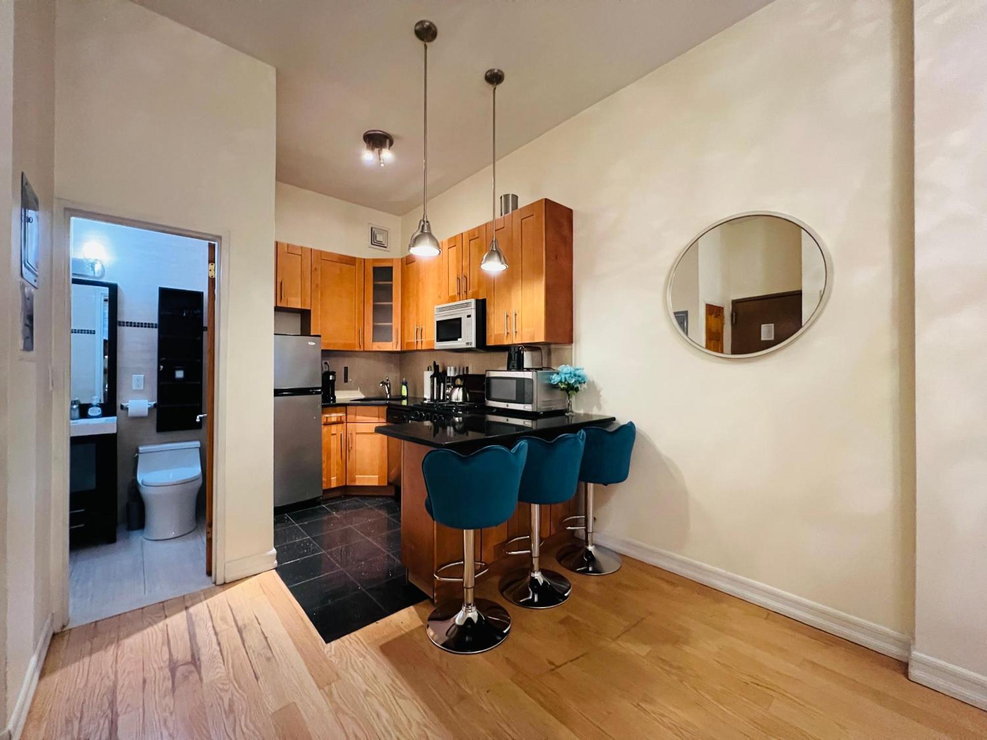 Apartment Steps From The Empire State Building *