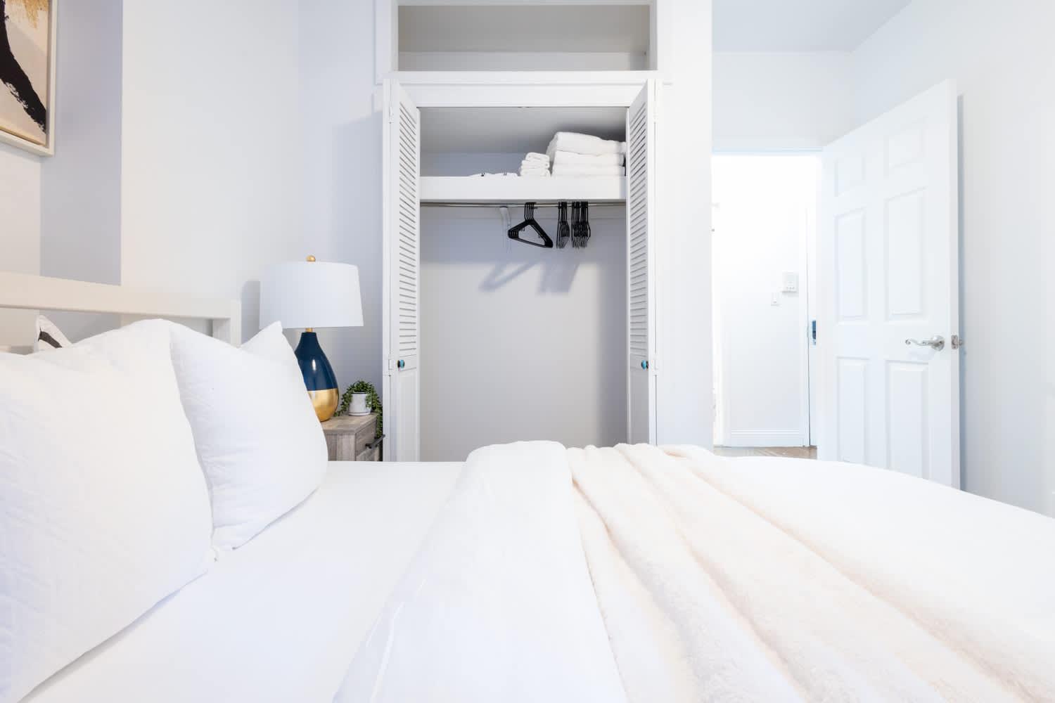 Apartment 1435-2 3 Bedrooms 2bath W D Ues