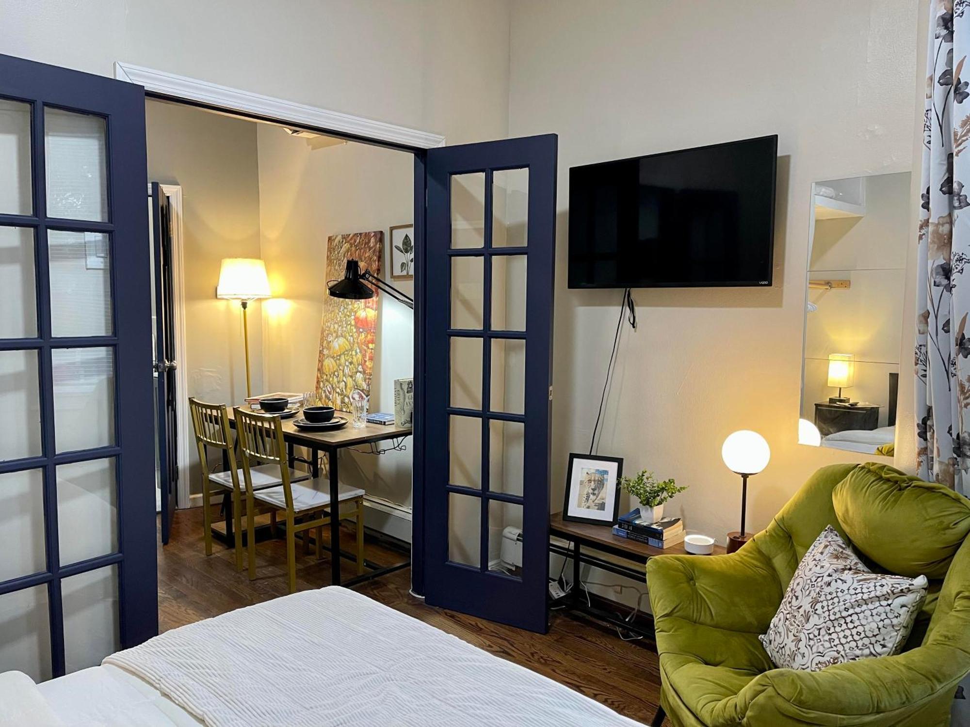 Cozy Staycation - Brooklyn Close To Train Stations Apartment *