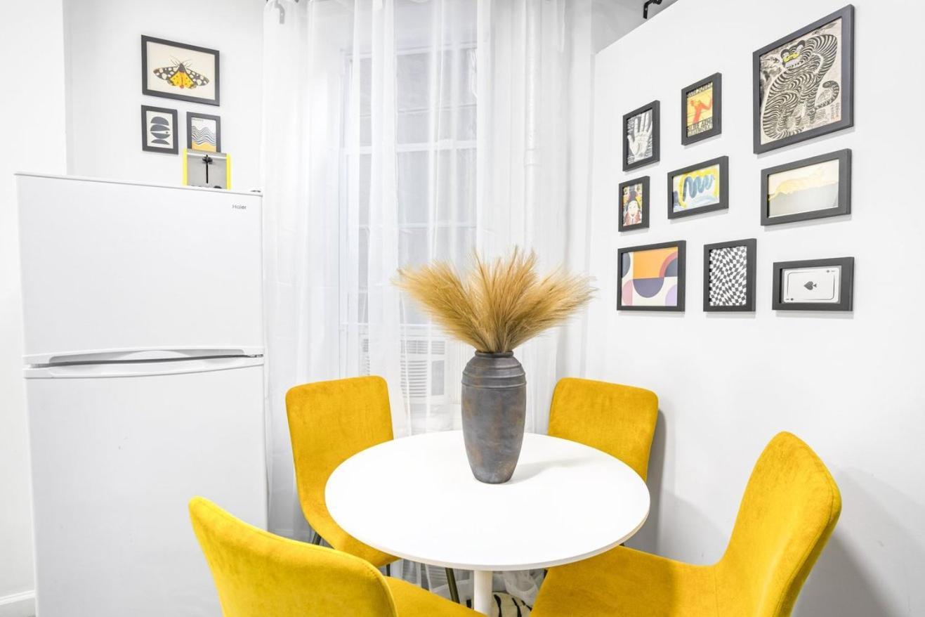 Apartment 2 Bedroom Unit In Manhattan New York