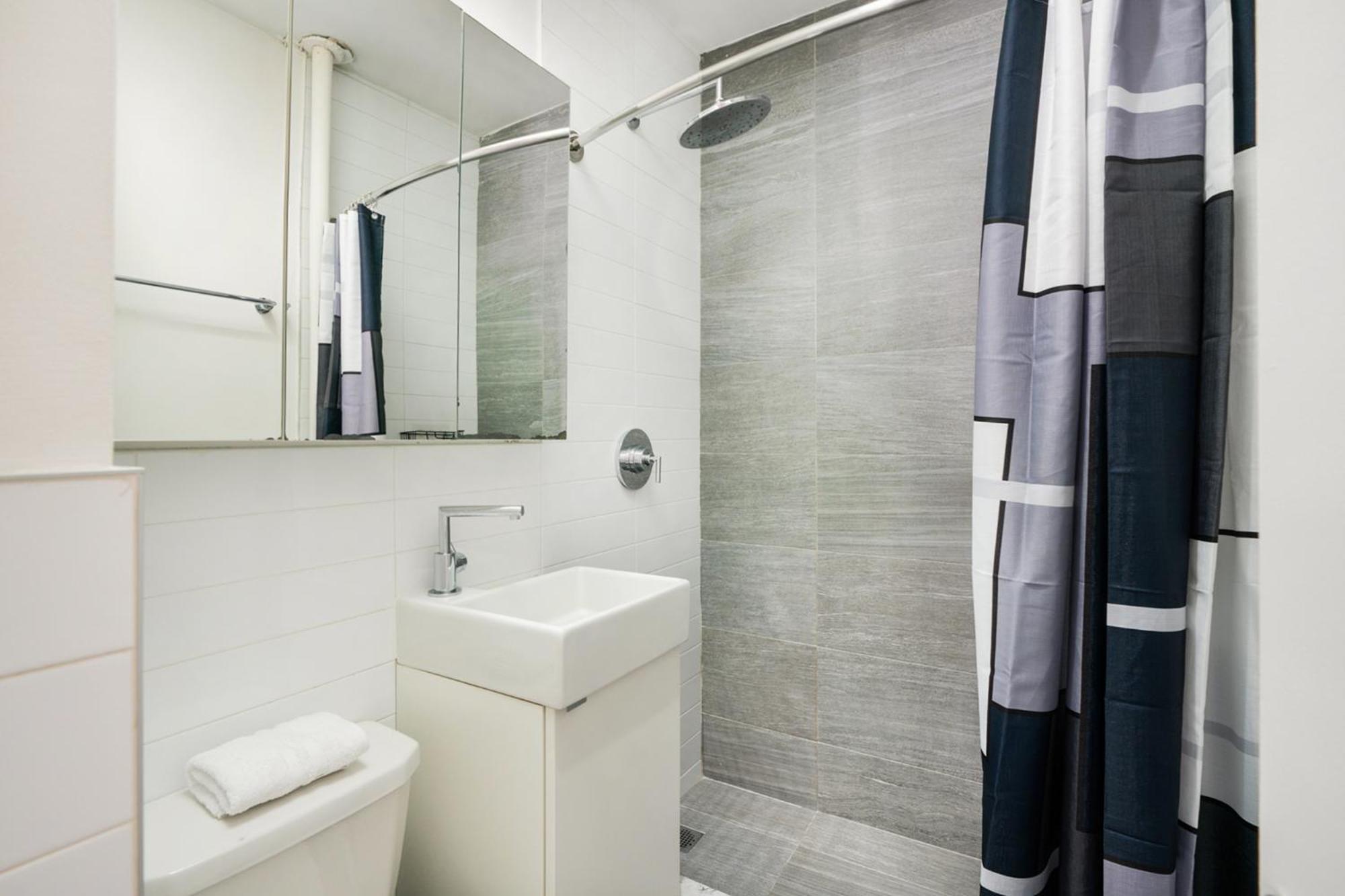 1 Bedroom Gem In Prime Location Of Nyc * New York