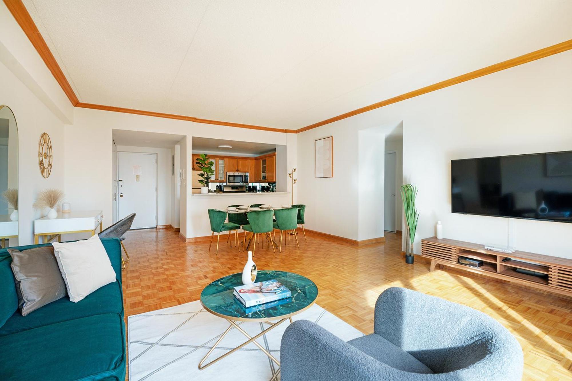 Contemporary 2 Bed 2 Bath Bright And Sunny Apartment New York