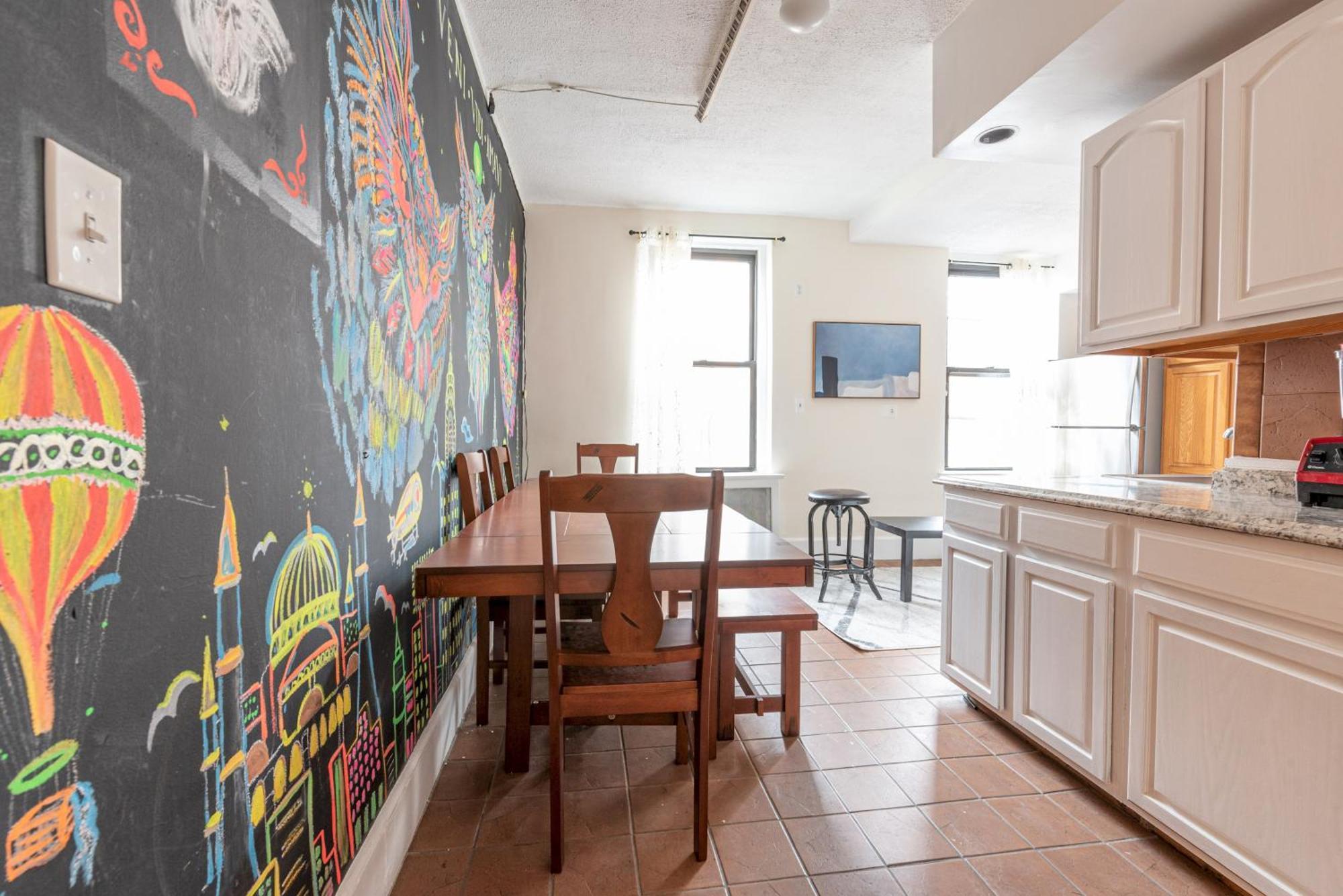 5 Bedroom 2 Bath Full Floor Midtown *