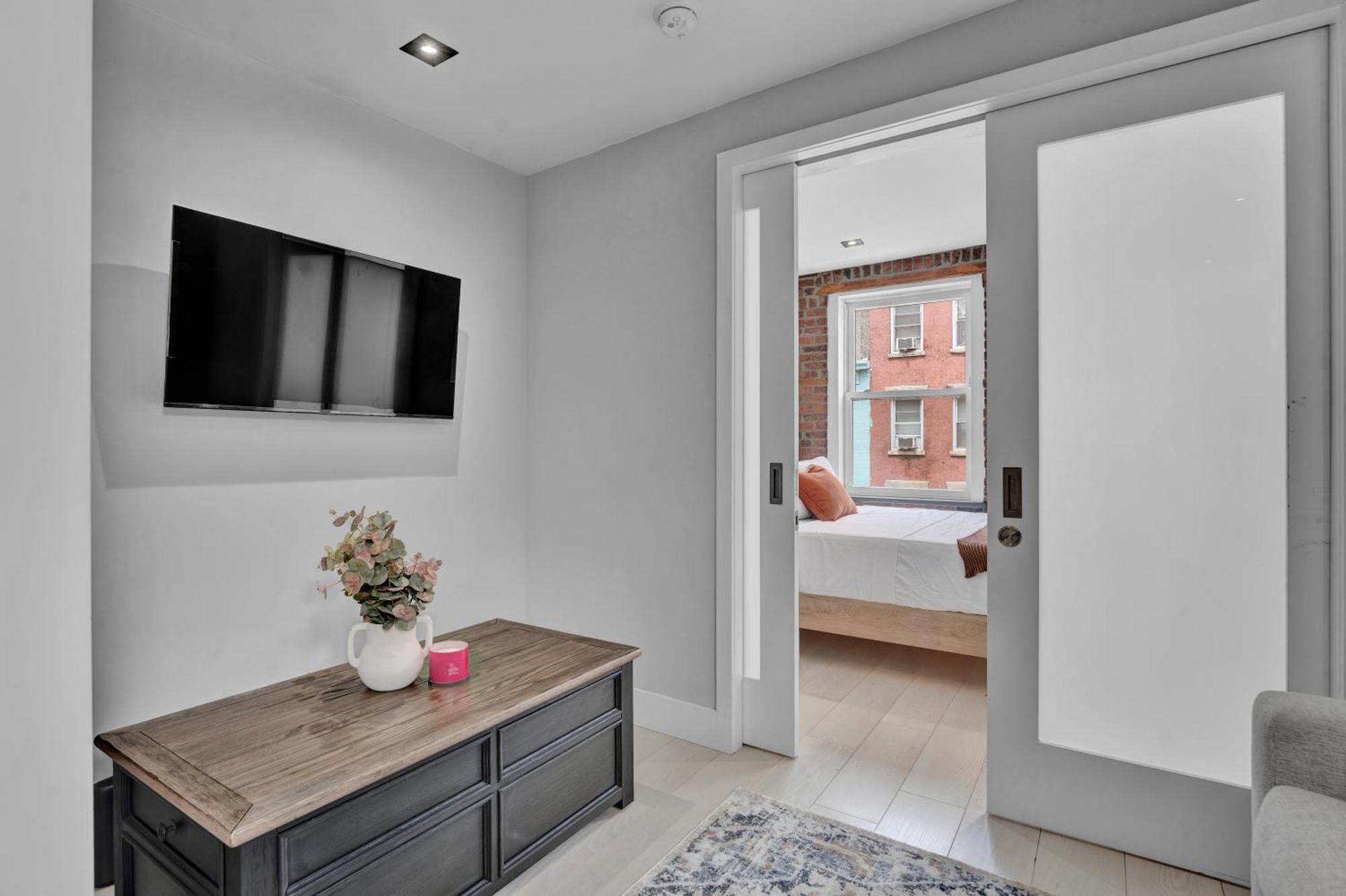 Apartment Soho Designer 2br With Balcony New York