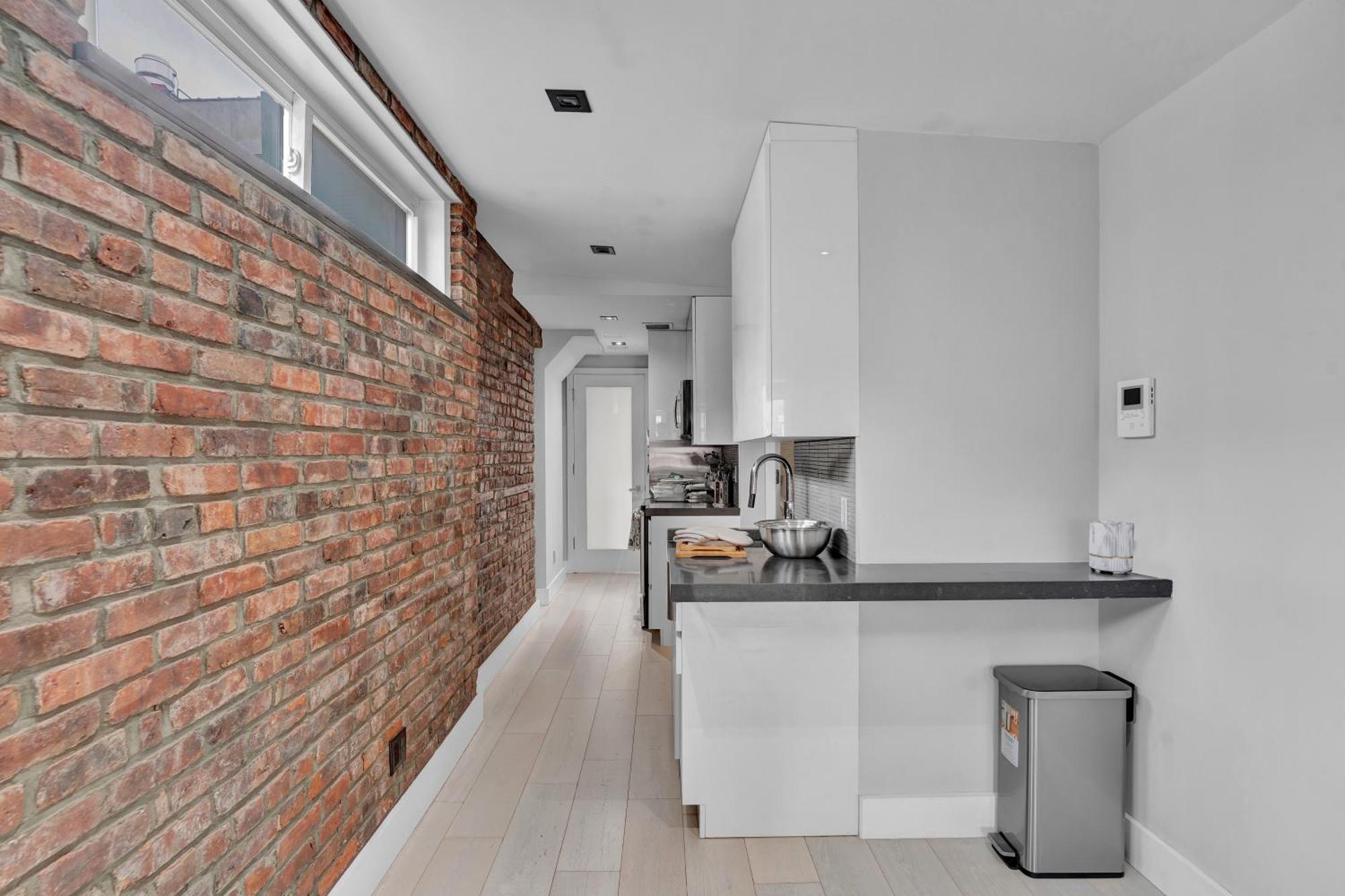 Apartment Soho Designer 2br With Balcony *