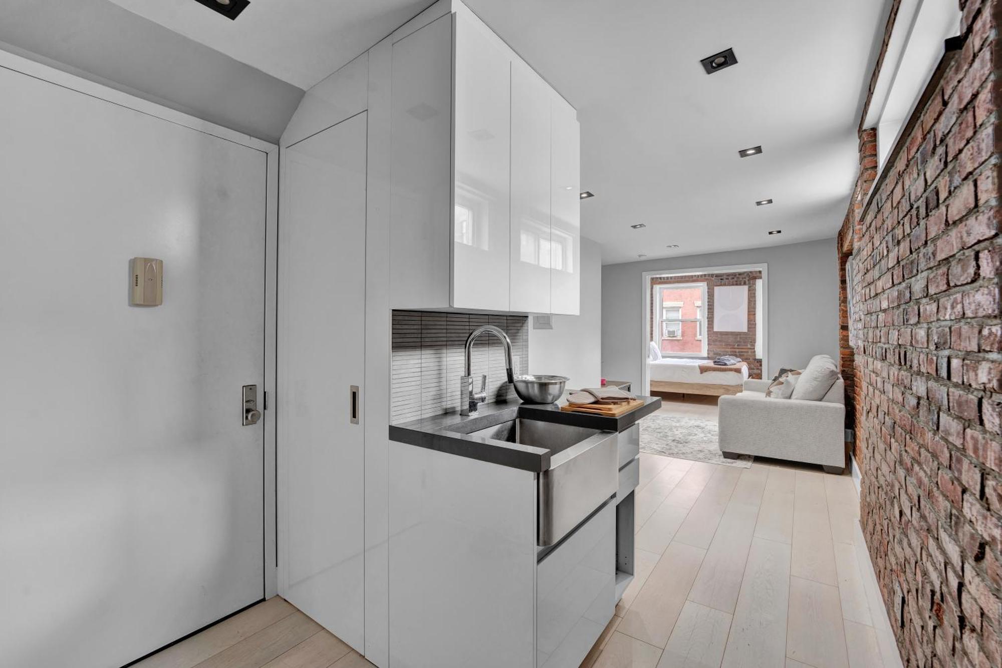 Soho Designer 2br With Balcony Apartment New York