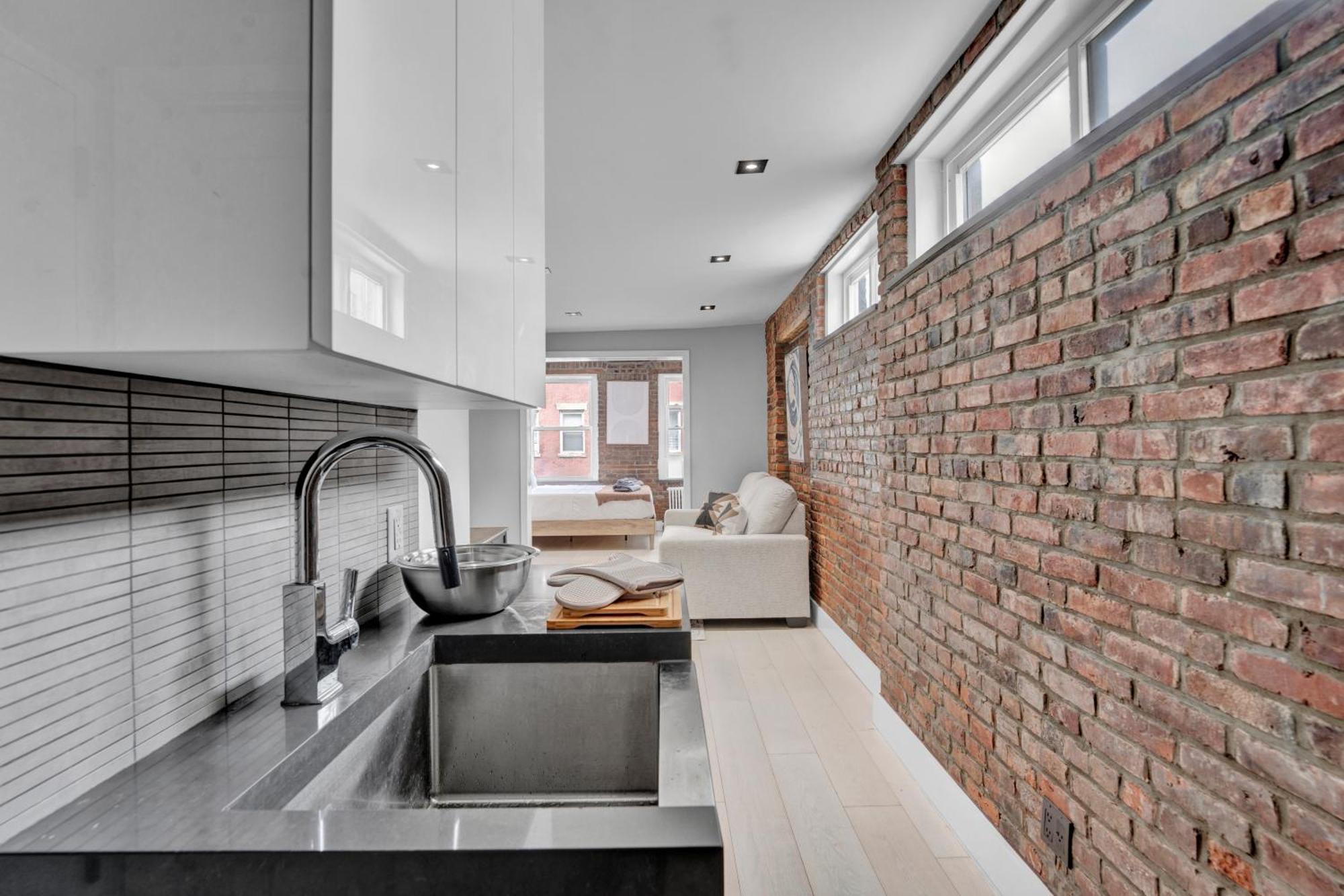 Soho Designer 2br With Balcony New York