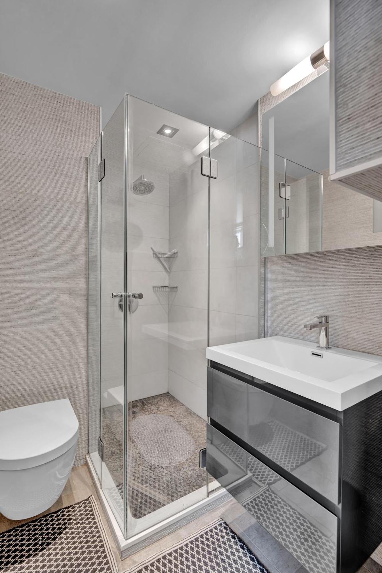 Soho Designer 2br With Balcony New York