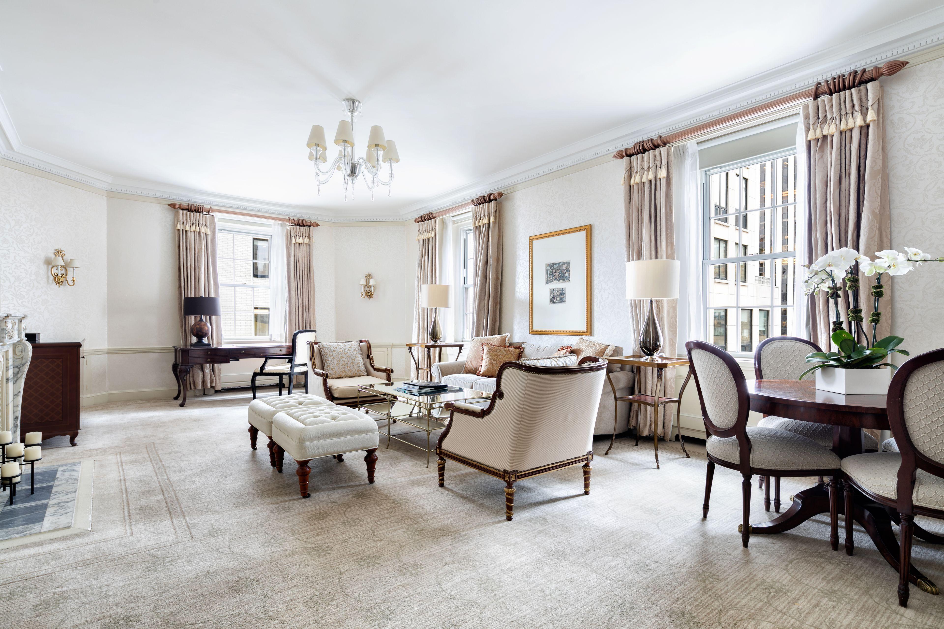 Hotel The Pierre, A Taj Hotel,