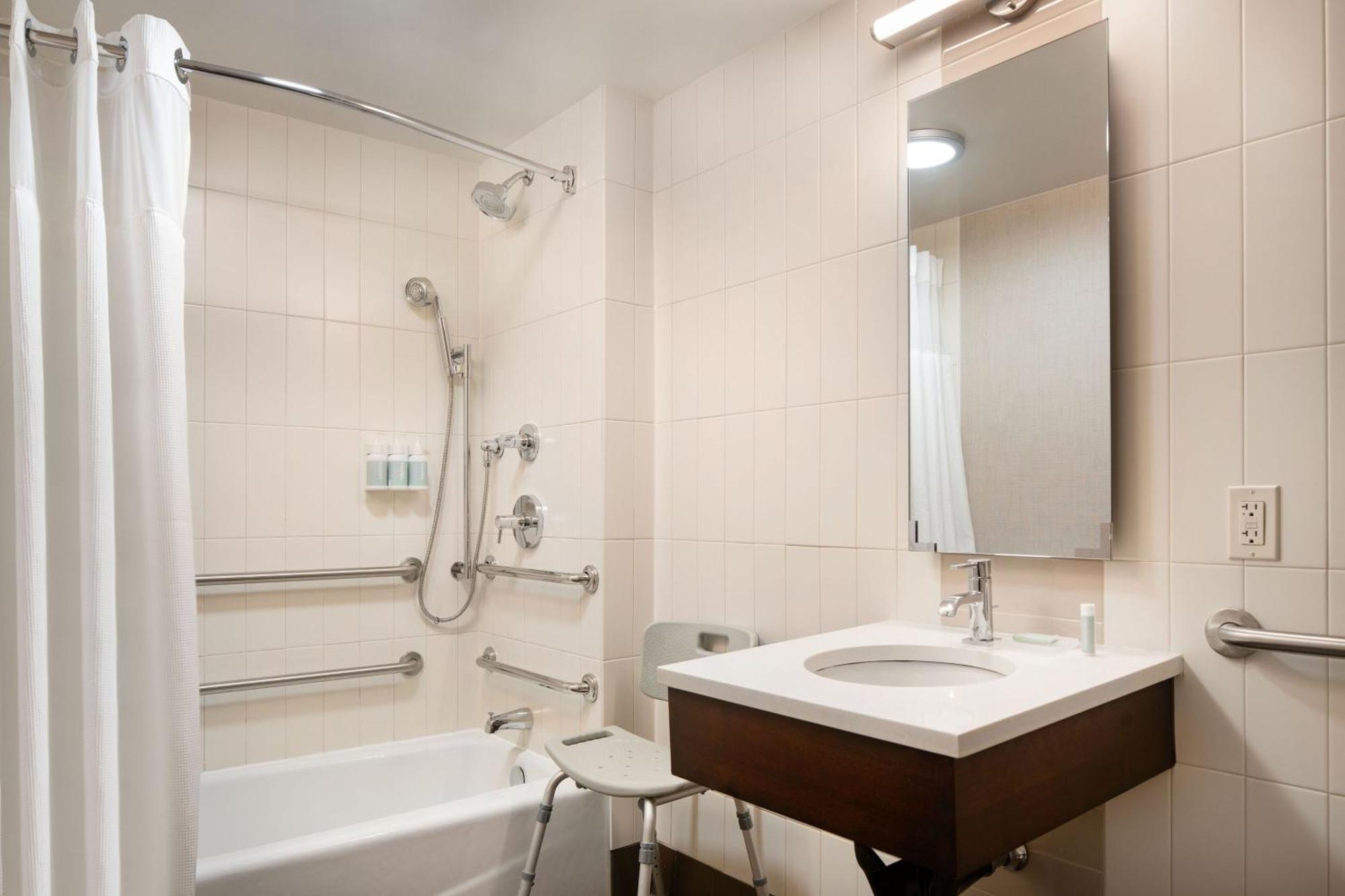 By Marriott Manhattan/ Midtown Eastside