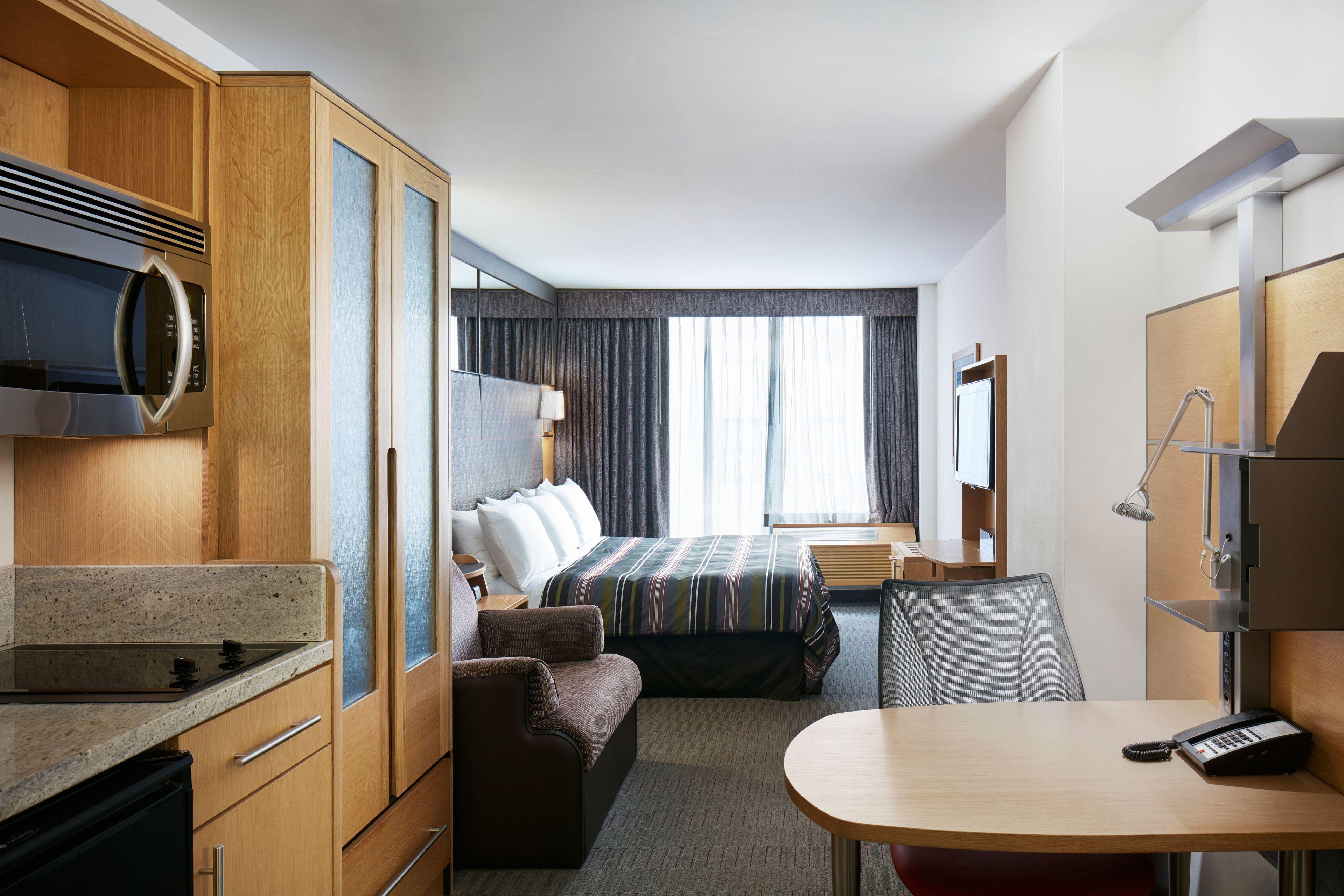 The Jewel Hotel, Hotel