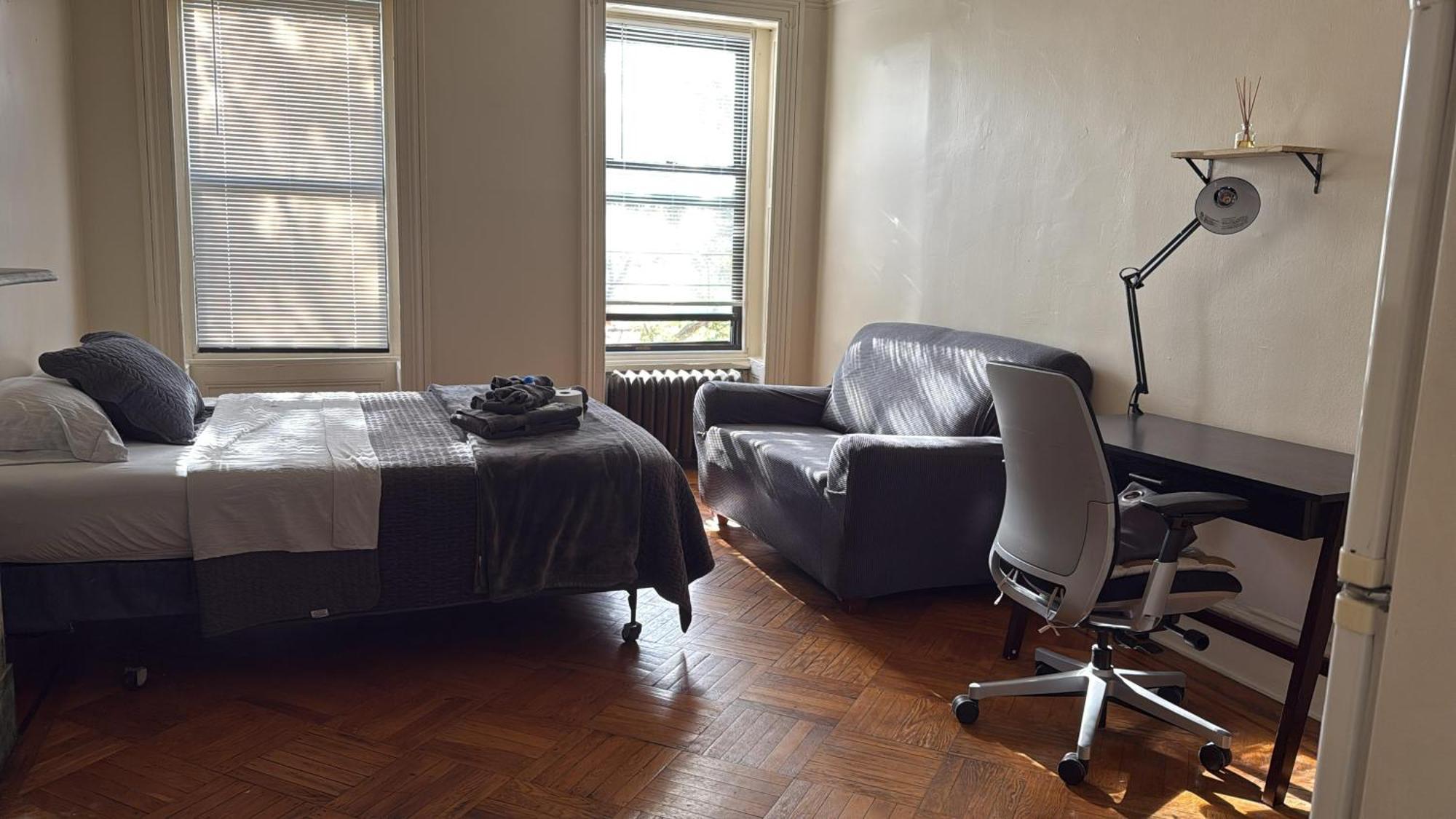 2 Guest house New York