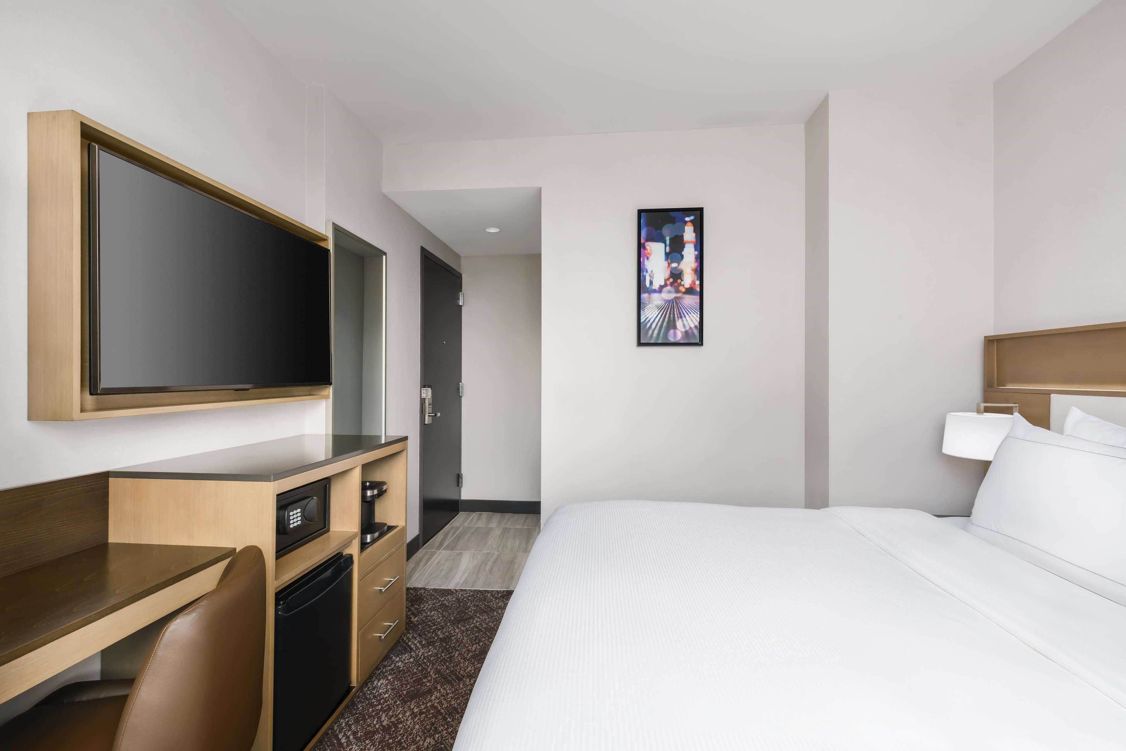 Hotel Doubletree By Hilton Times Square South 4*
