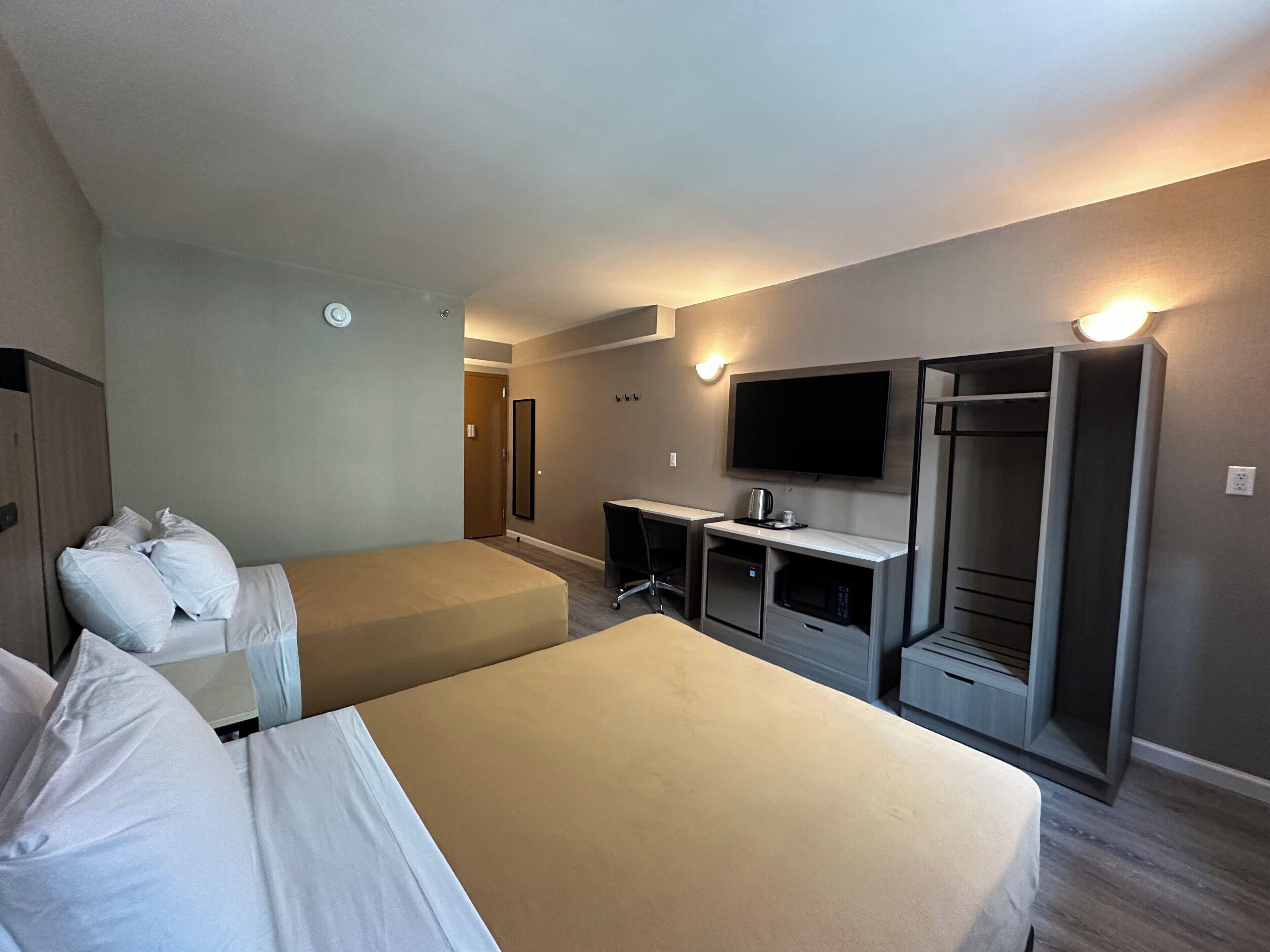 Regal & Laguardia Hotel 3*