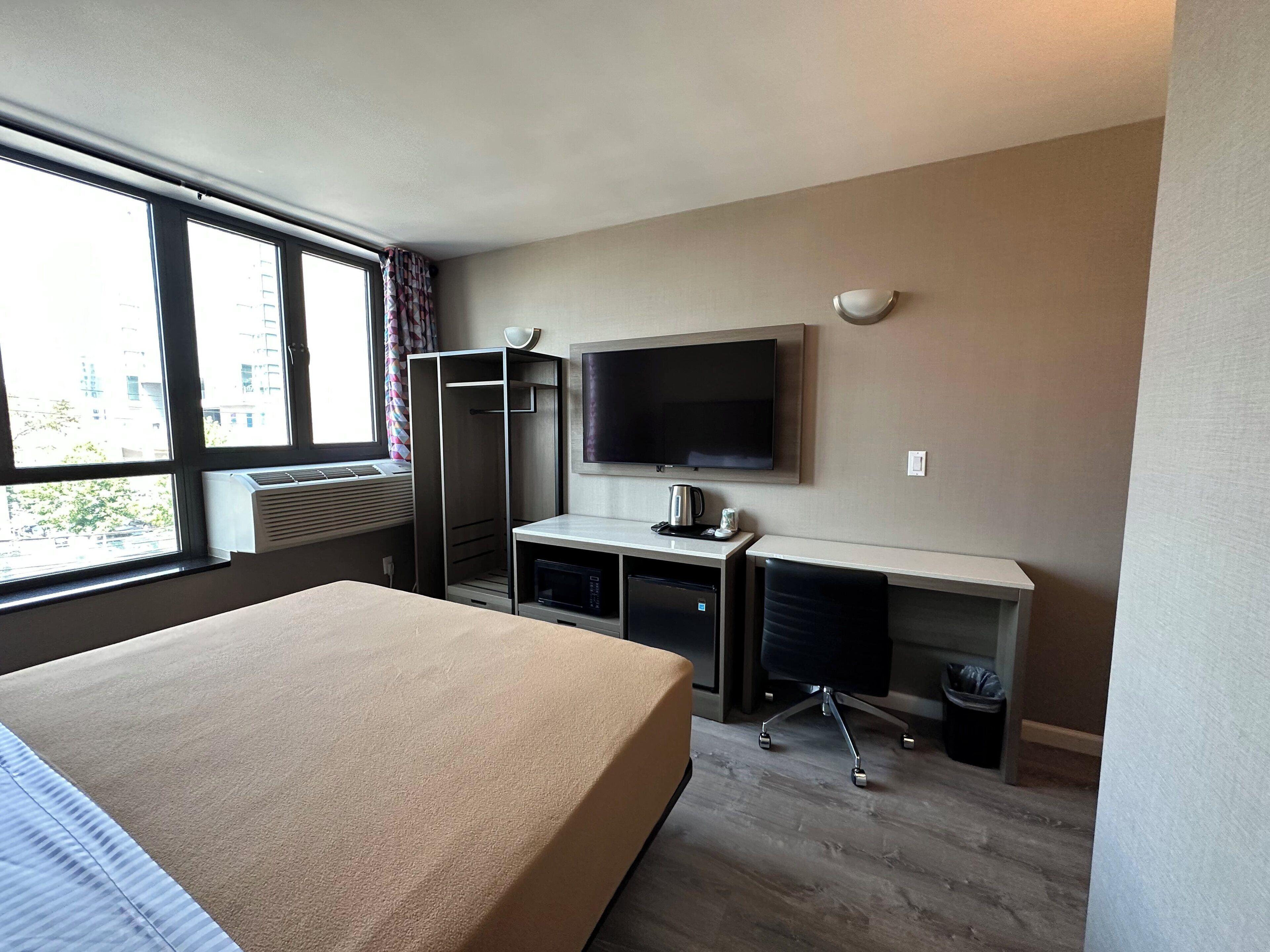 Regal & Laguardia Hotel 3*