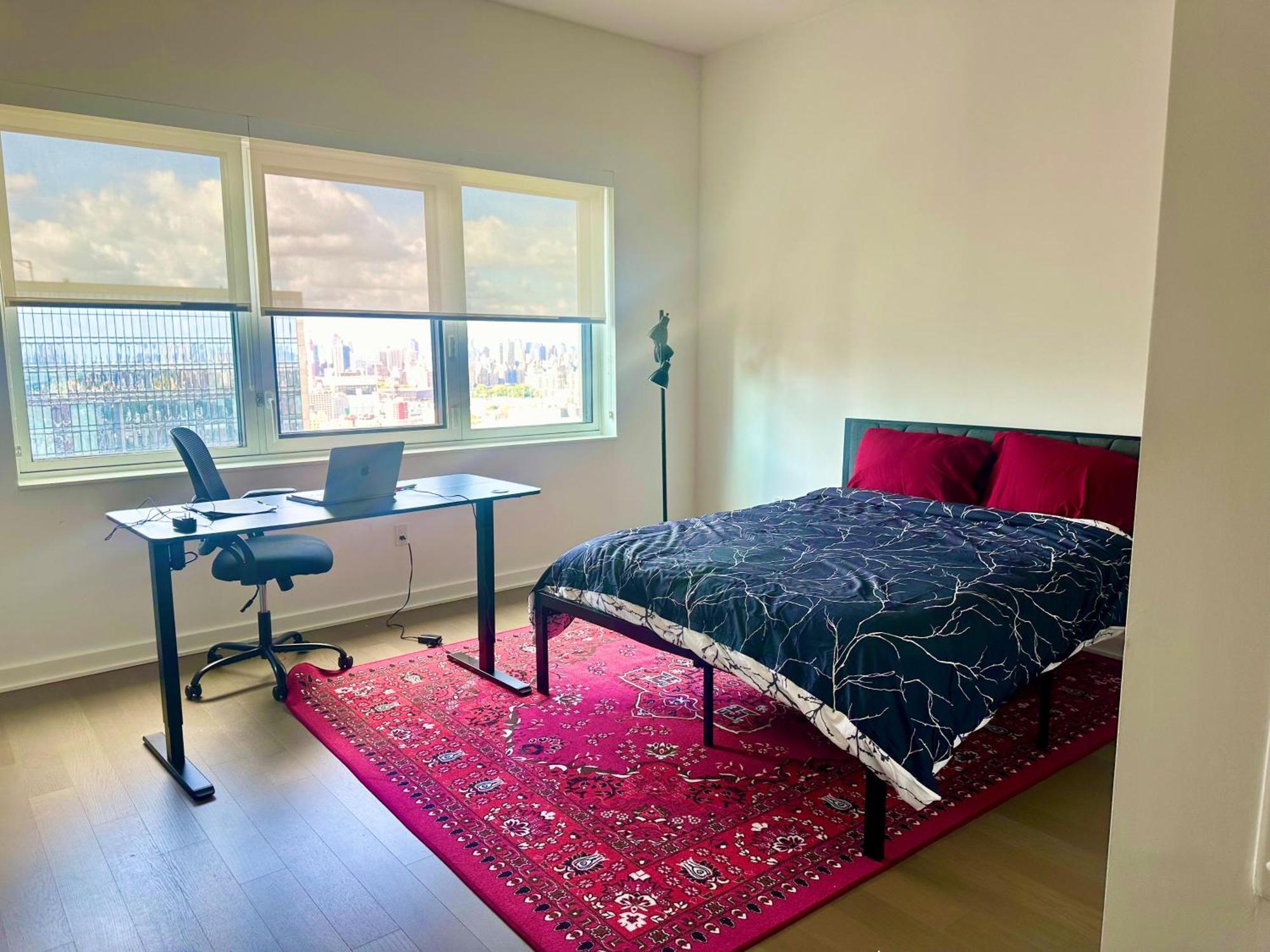 Elegant Long Island With Skyline Views *