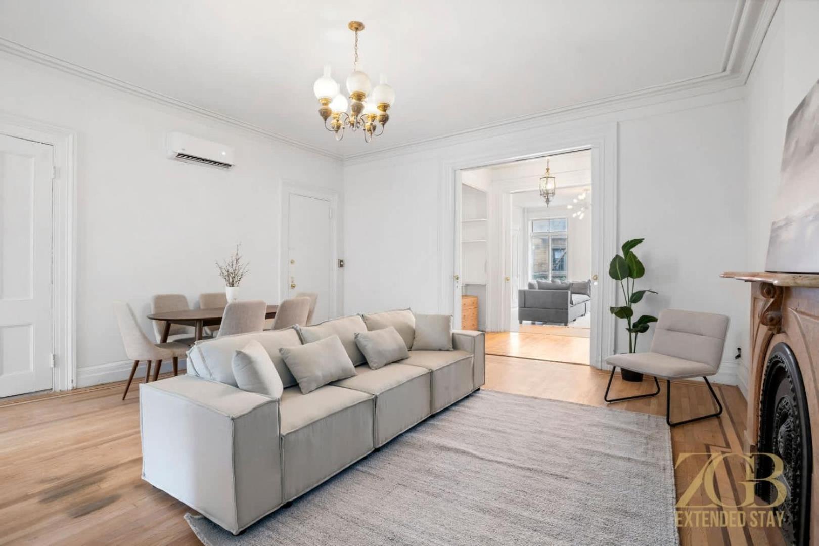 Classic Nyc Brownstone 2br In Prime Chelsea Apartment New York